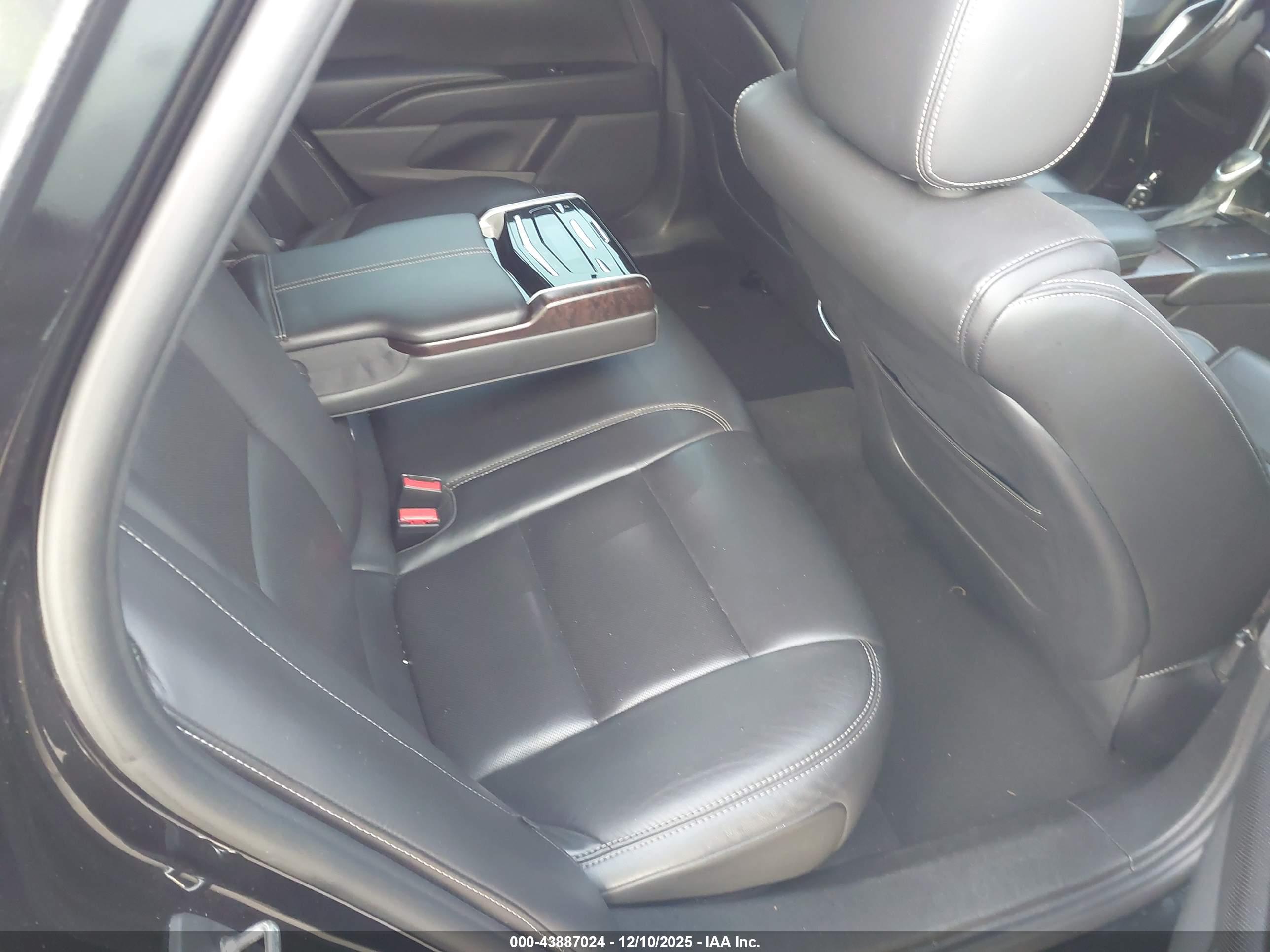 CADILLAC XTS image 8