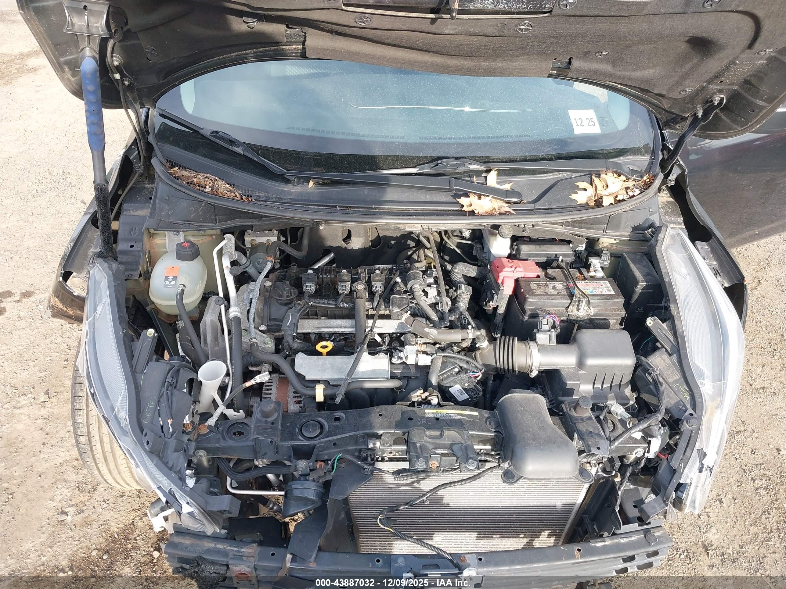 NISSAN VERSA image 10