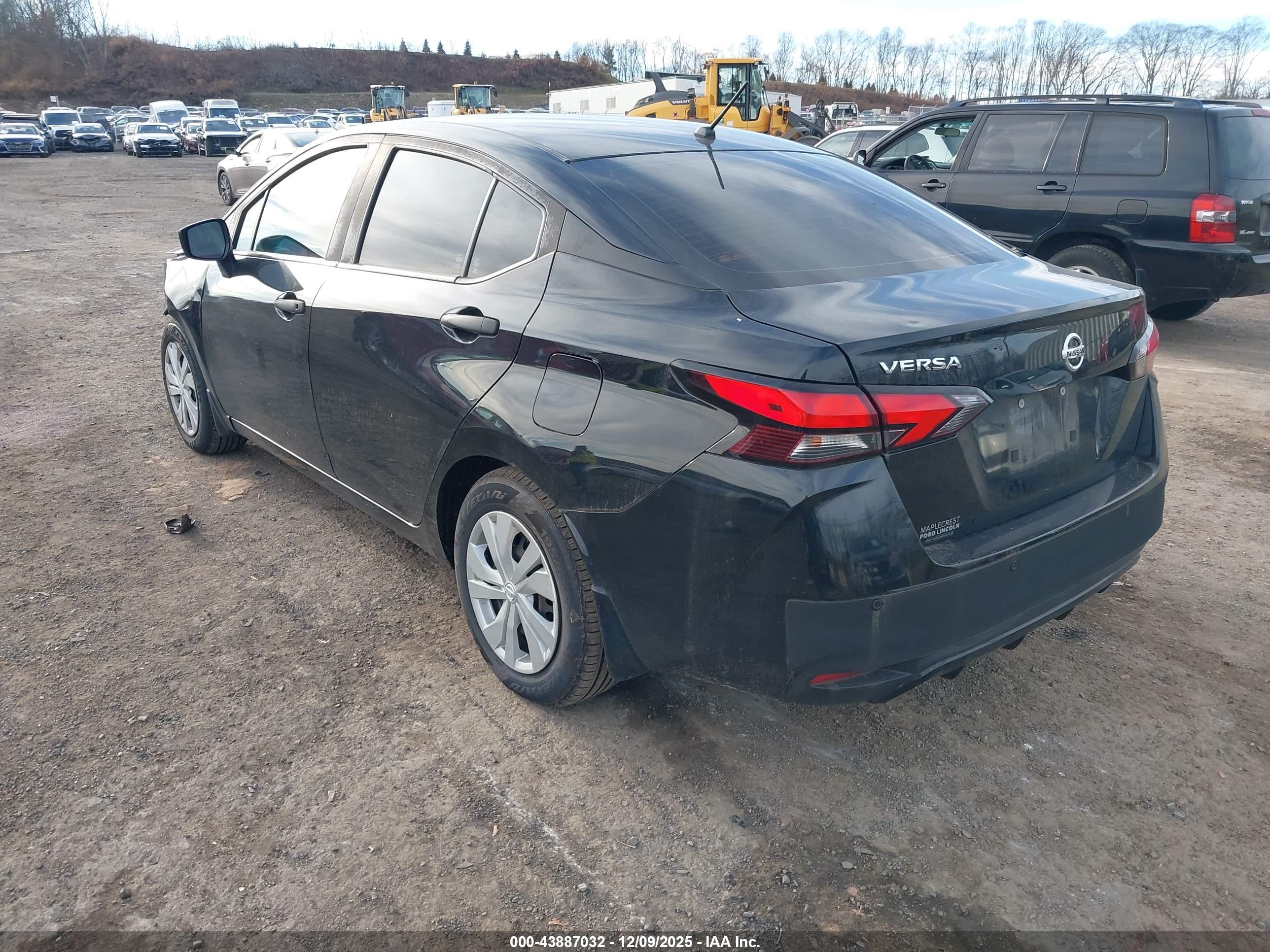 NISSAN VERSA image 3