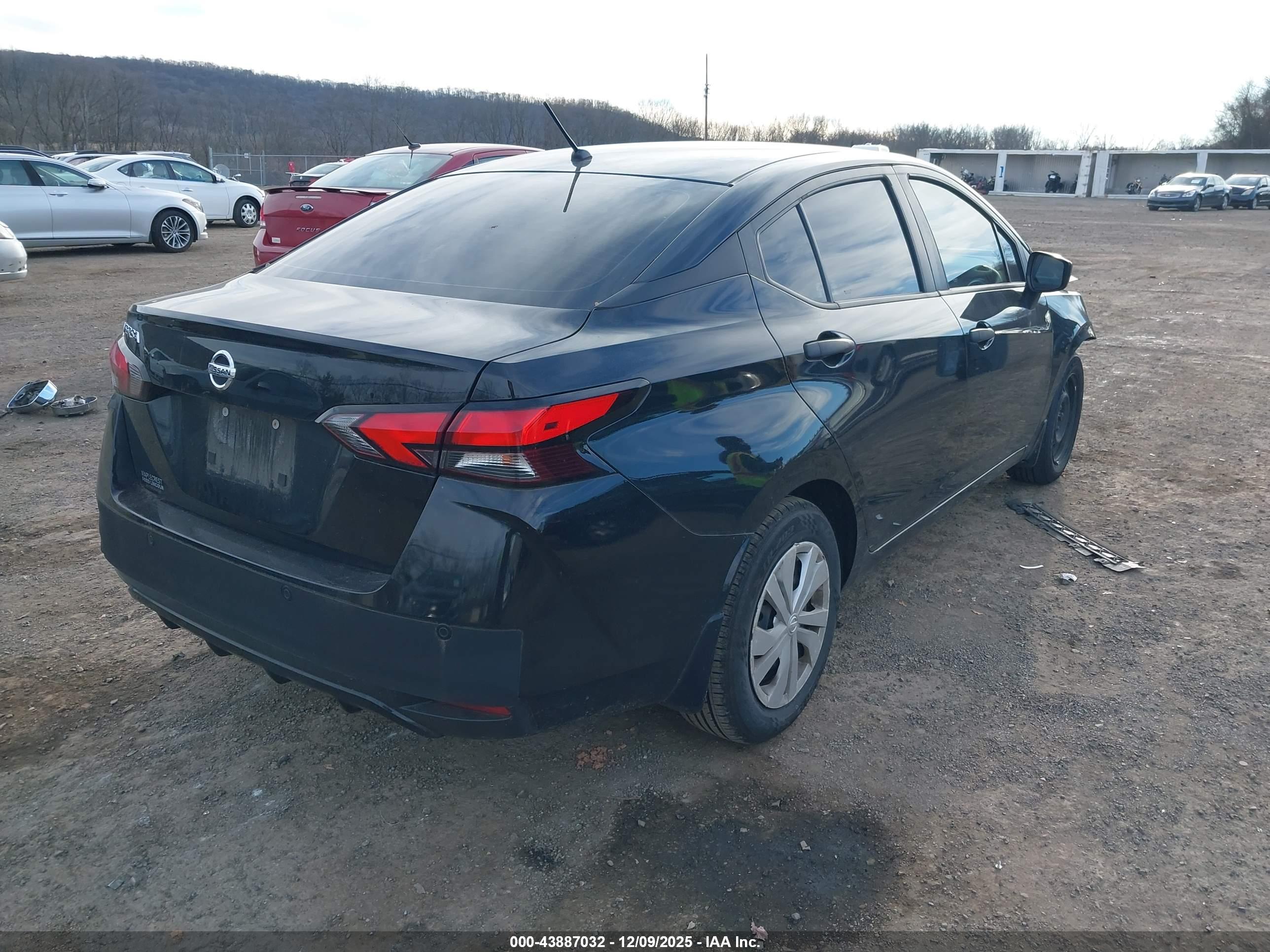 NISSAN VERSA image 4