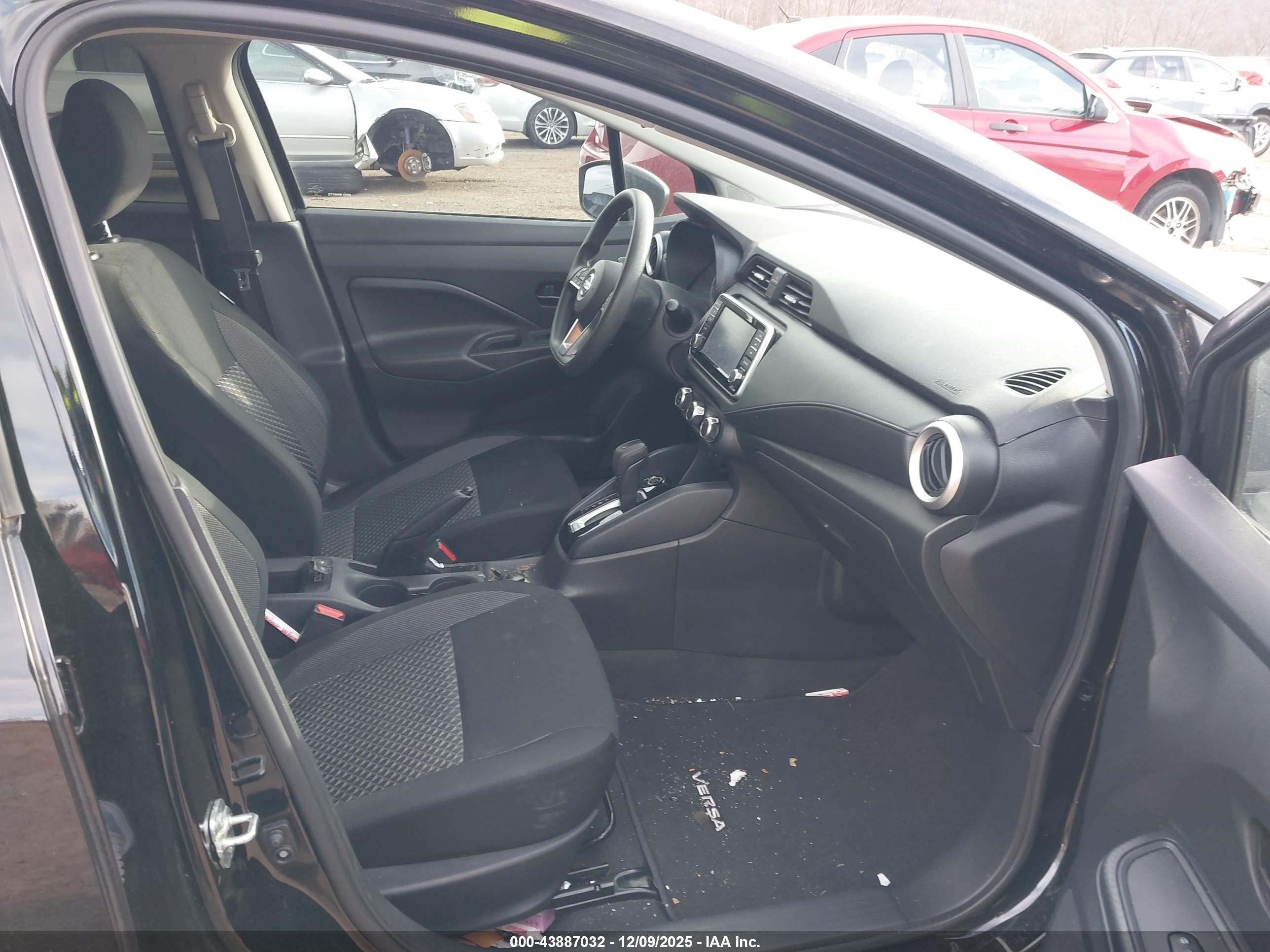 NISSAN VERSA image 5
