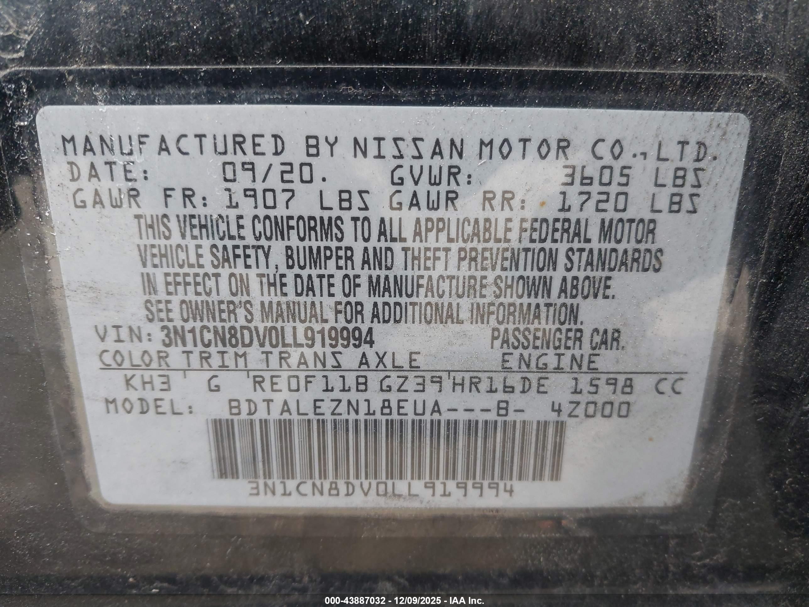 NISSAN VERSA image 9