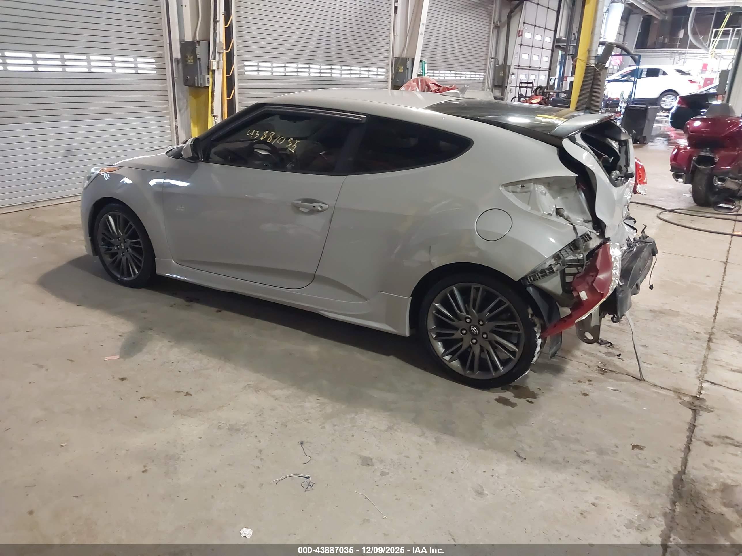 HYUNDAI VELOSTER image 3