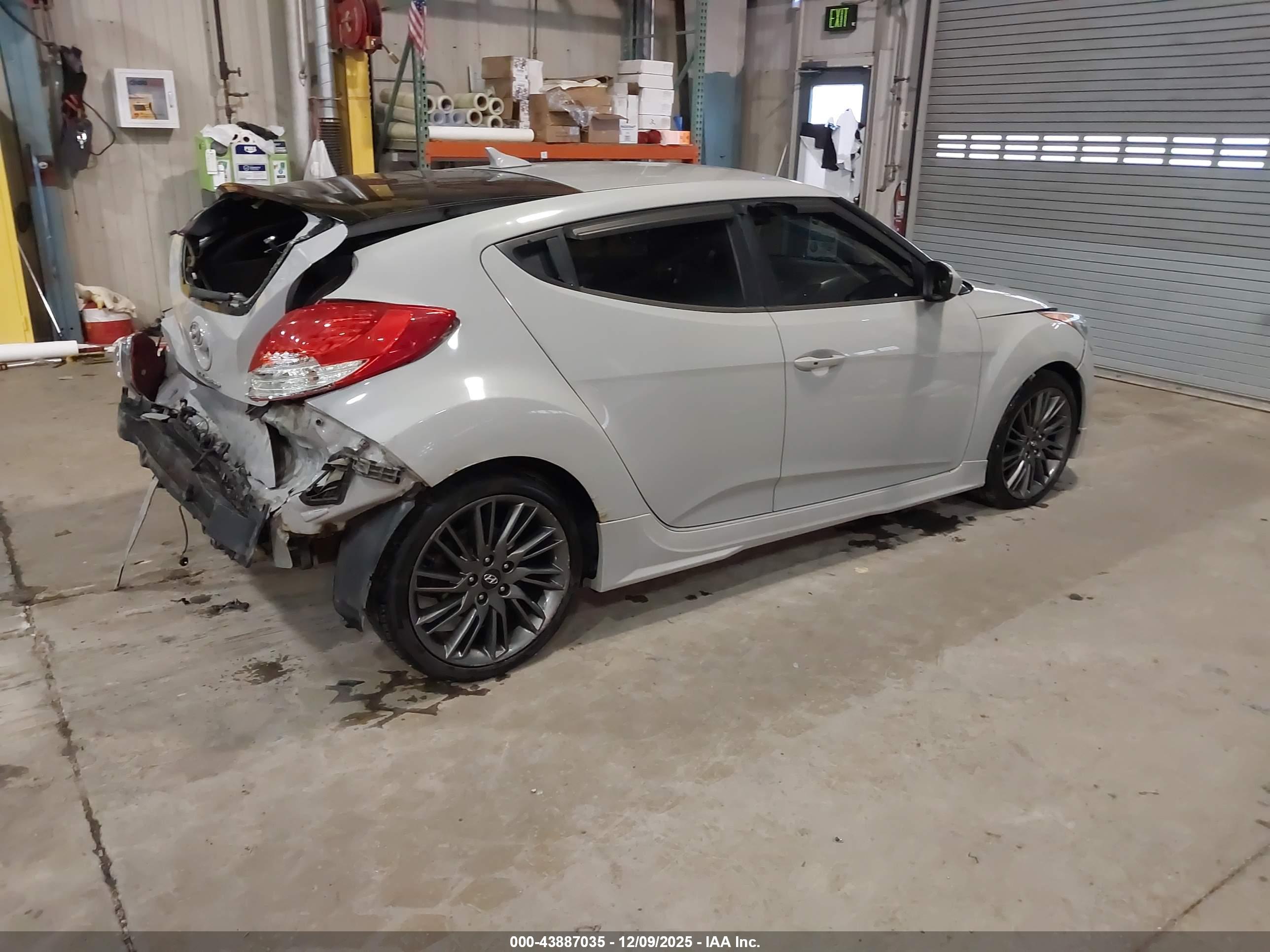 HYUNDAI VELOSTER image 4