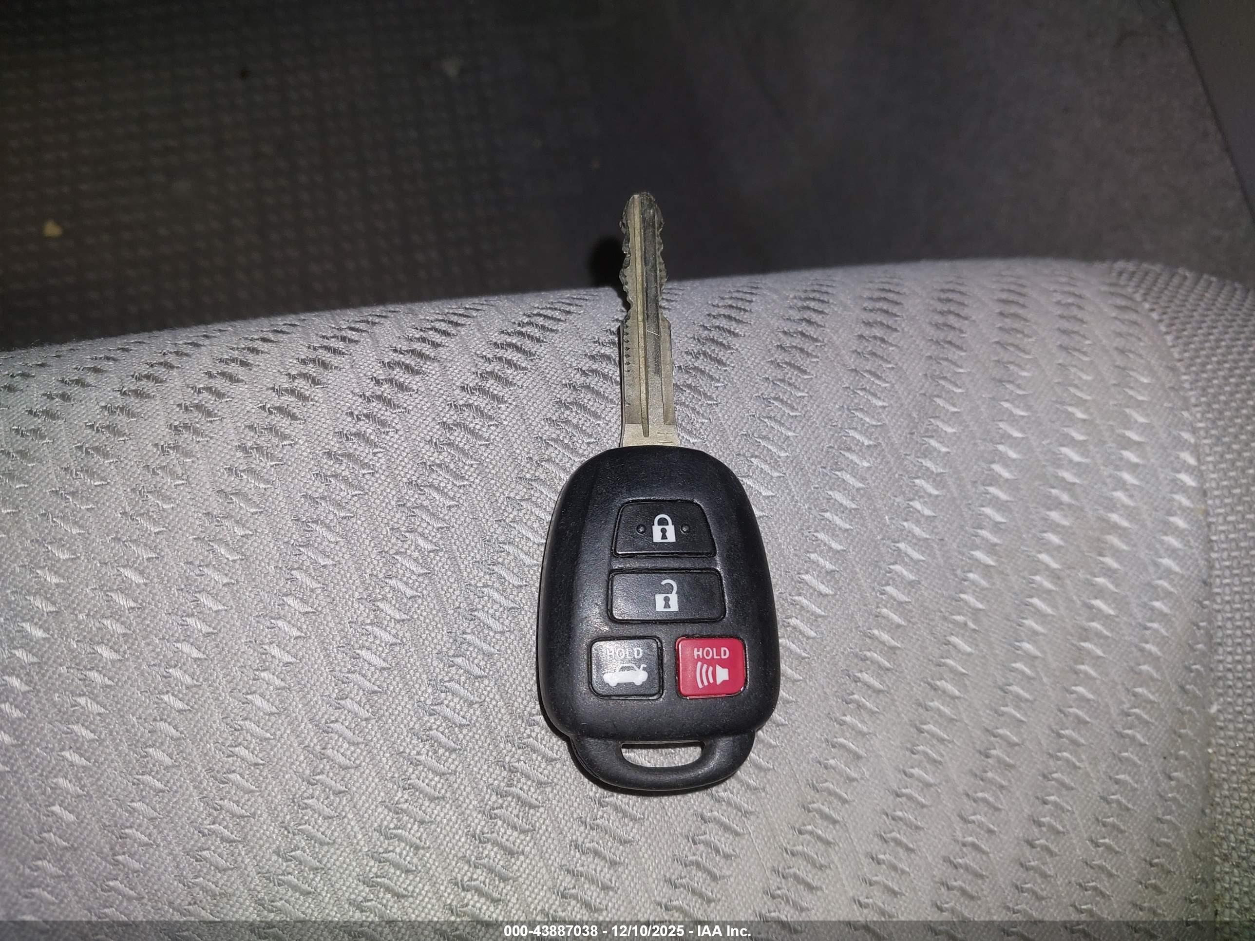 TOYOTA CAMRY image 11