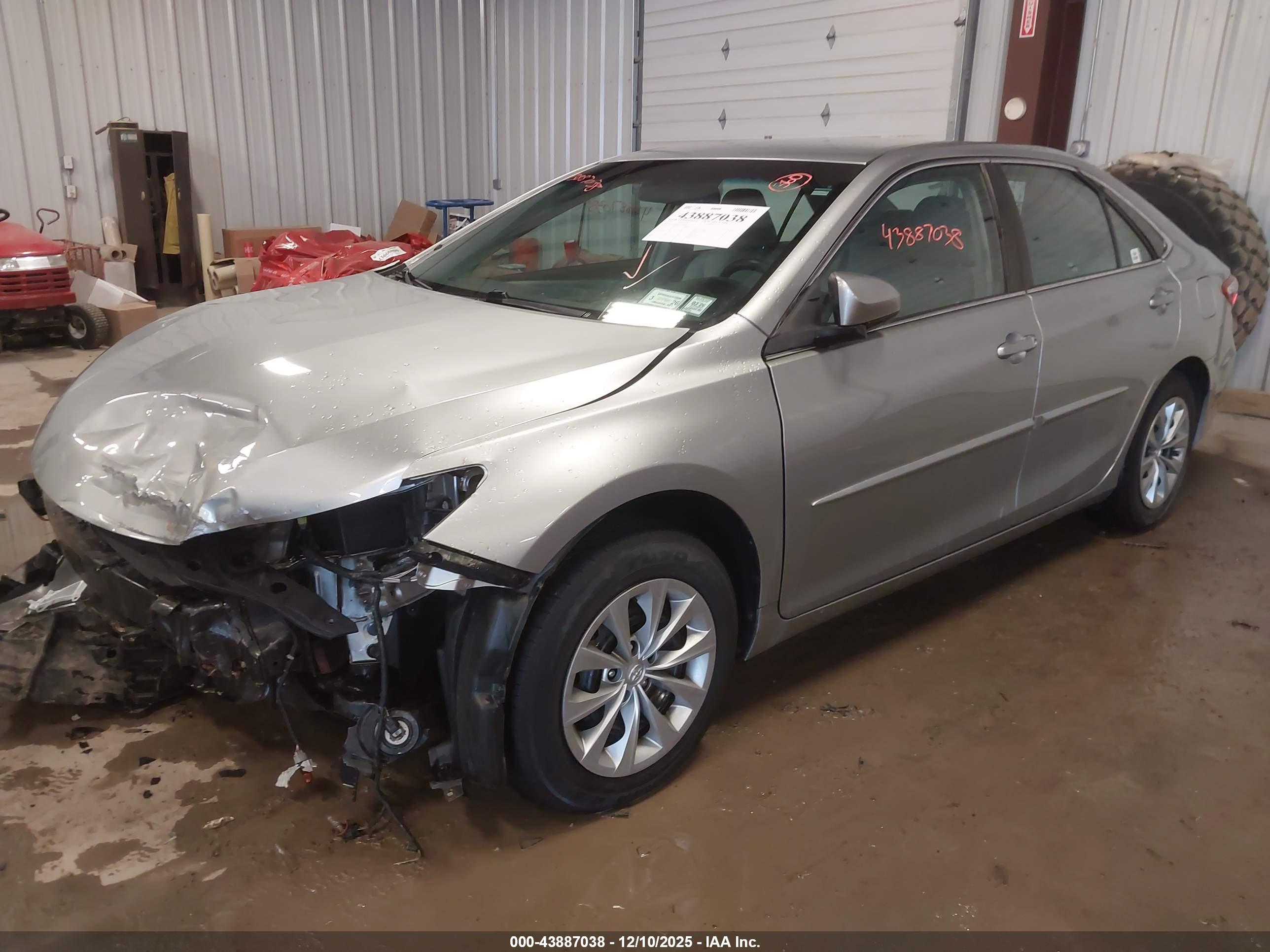 TOYOTA CAMRY image 2