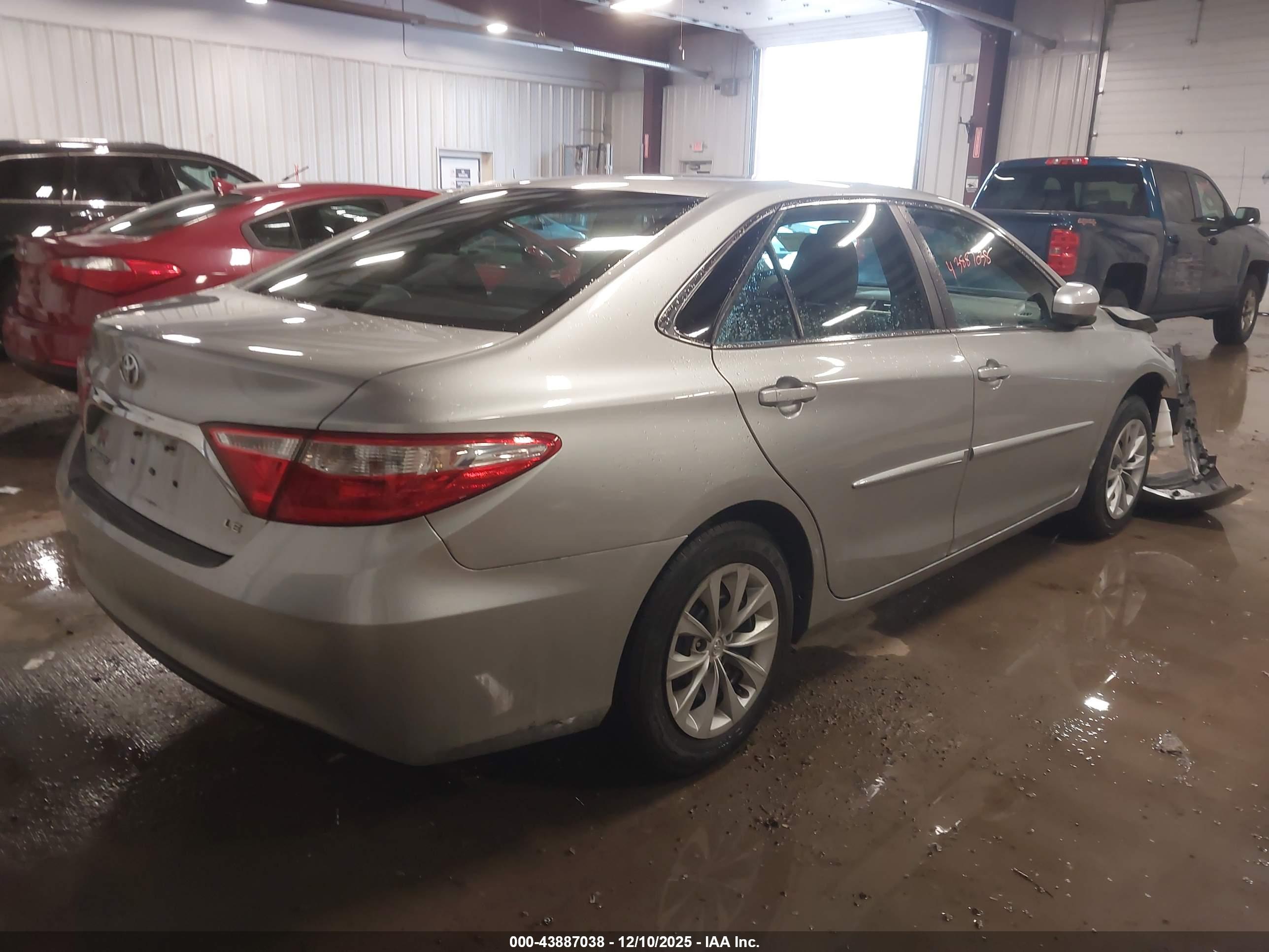 TOYOTA CAMRY image 4