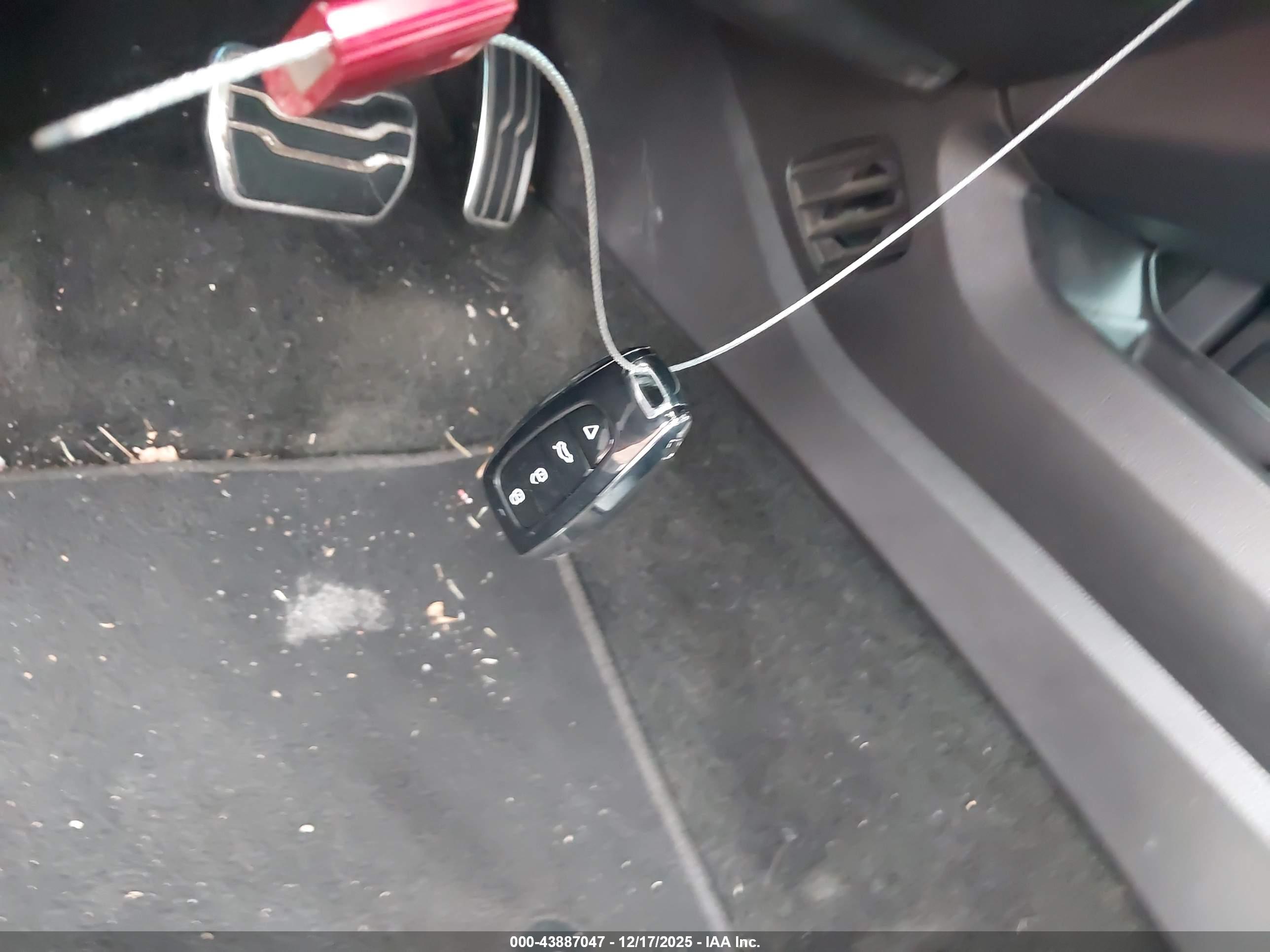 FORD FUSION image 11