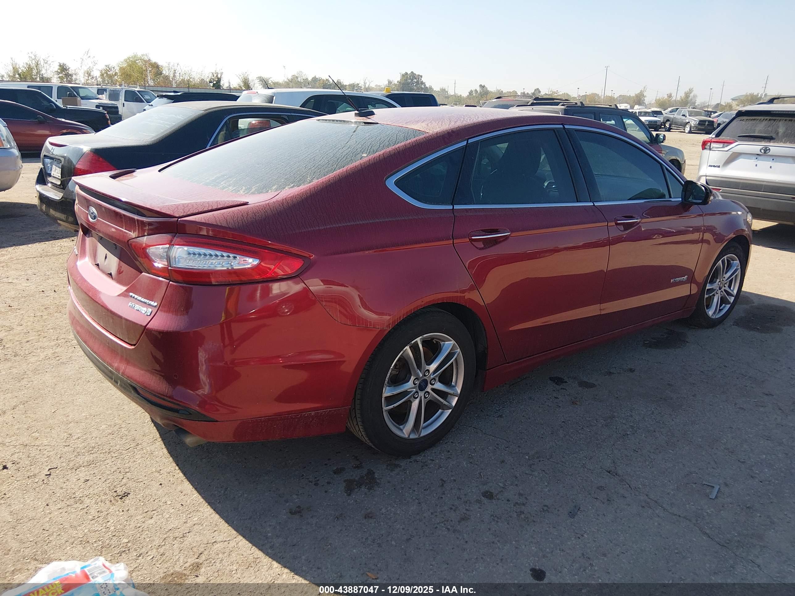 FORD FUSION image 4