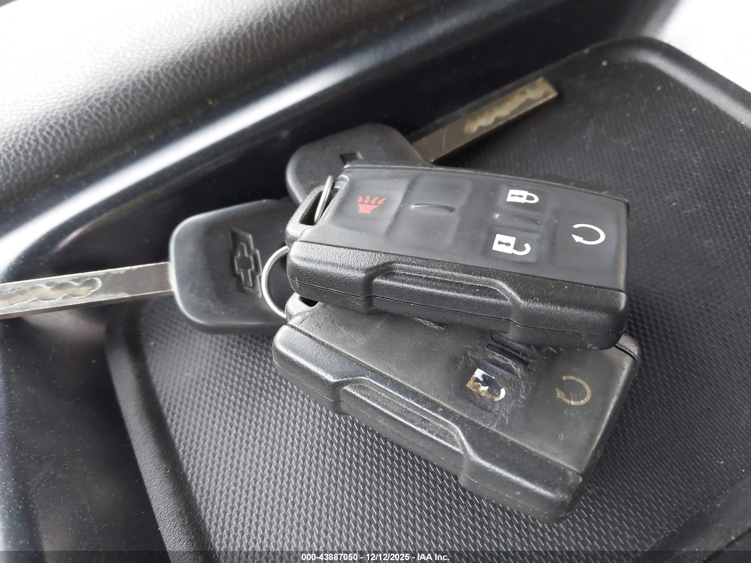CHEVROLET SILVERADO image 11