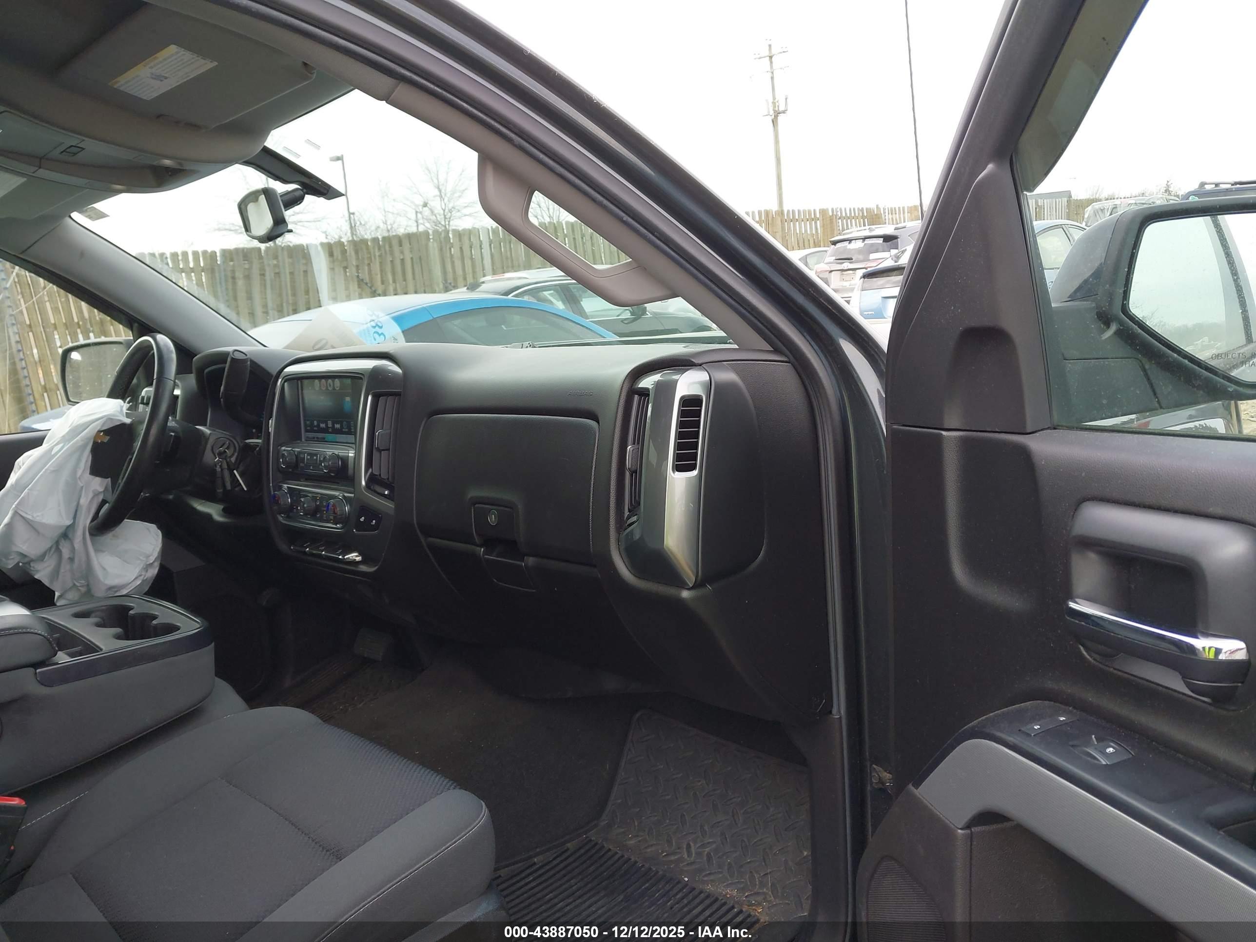 CHEVROLET SILVERADO image 5