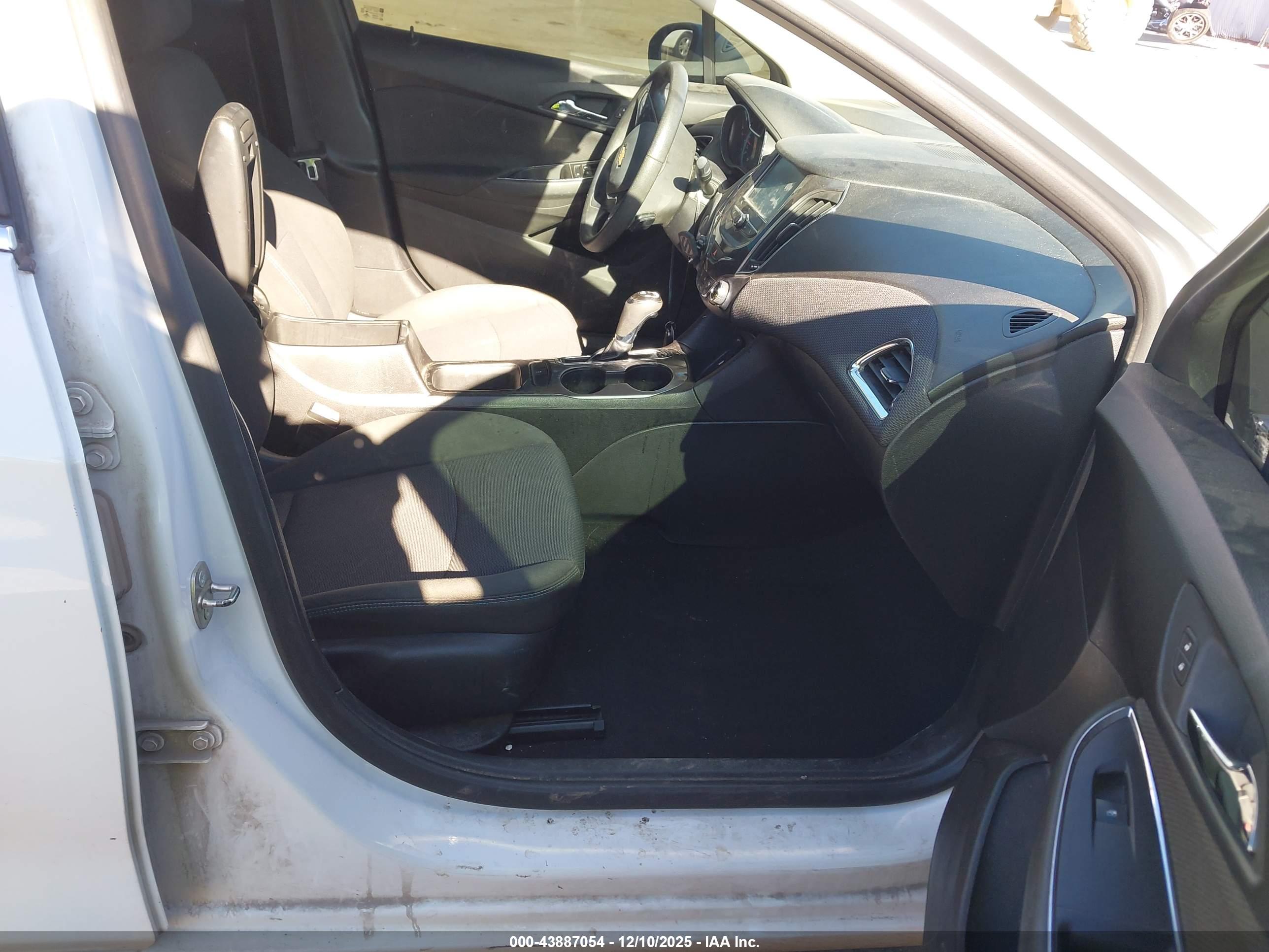 CHEVROLET CRUZE image 5