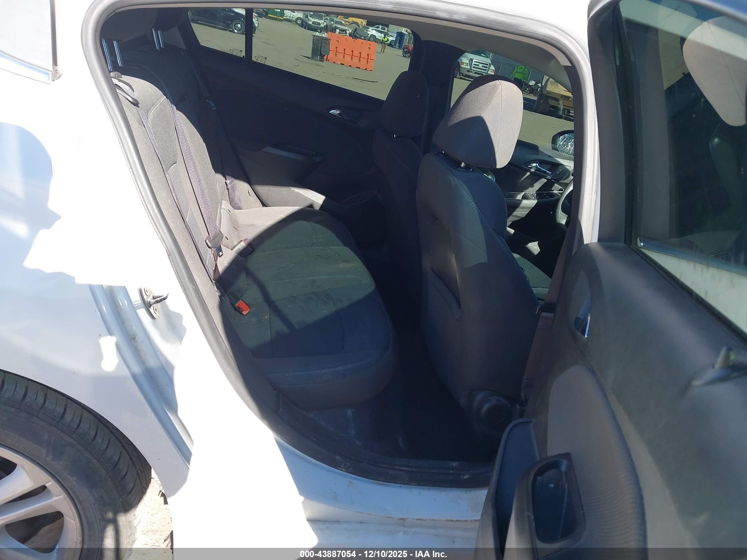 CHEVROLET CRUZE image 8