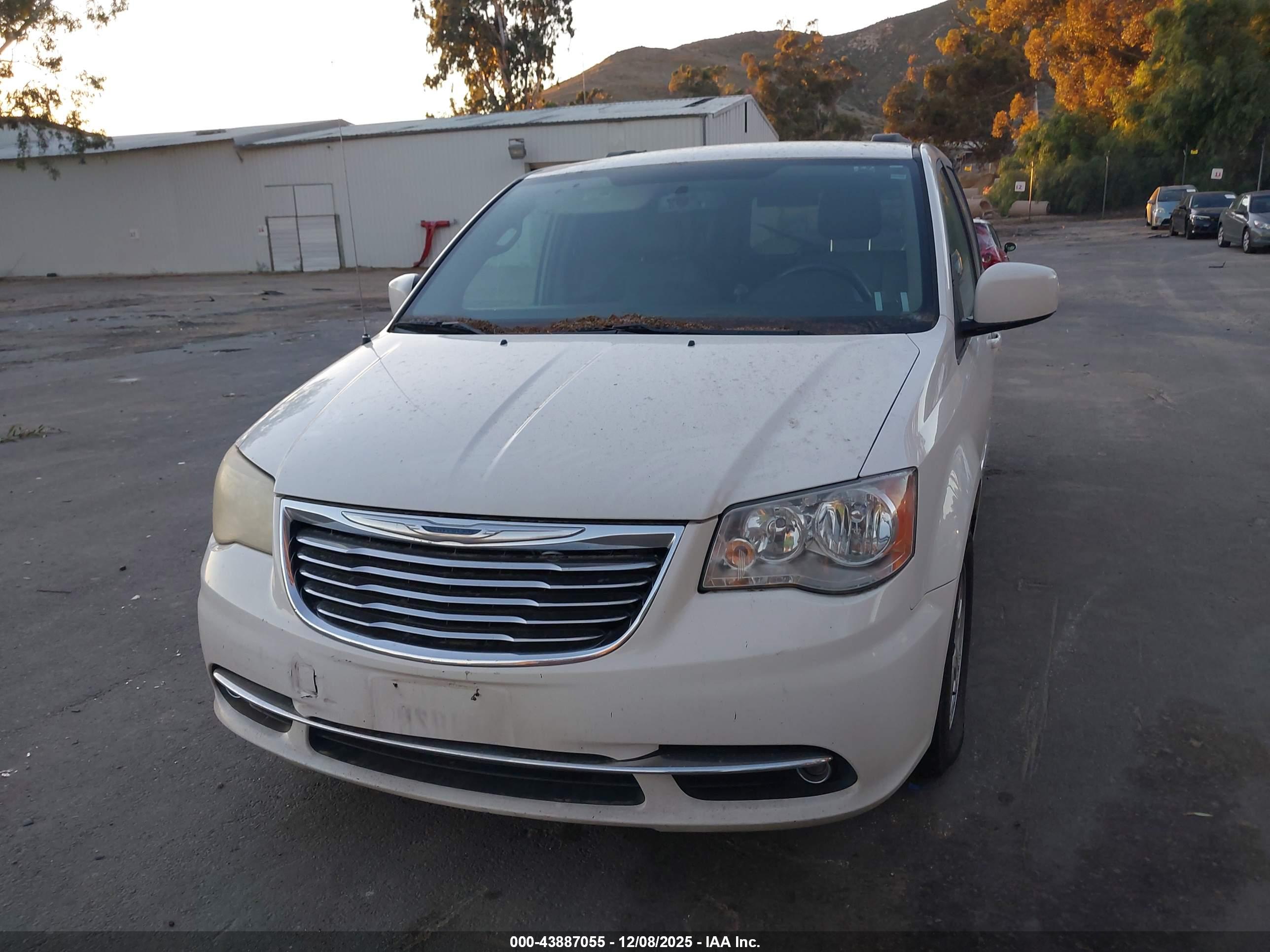 CHRYSLER TOWN image 6