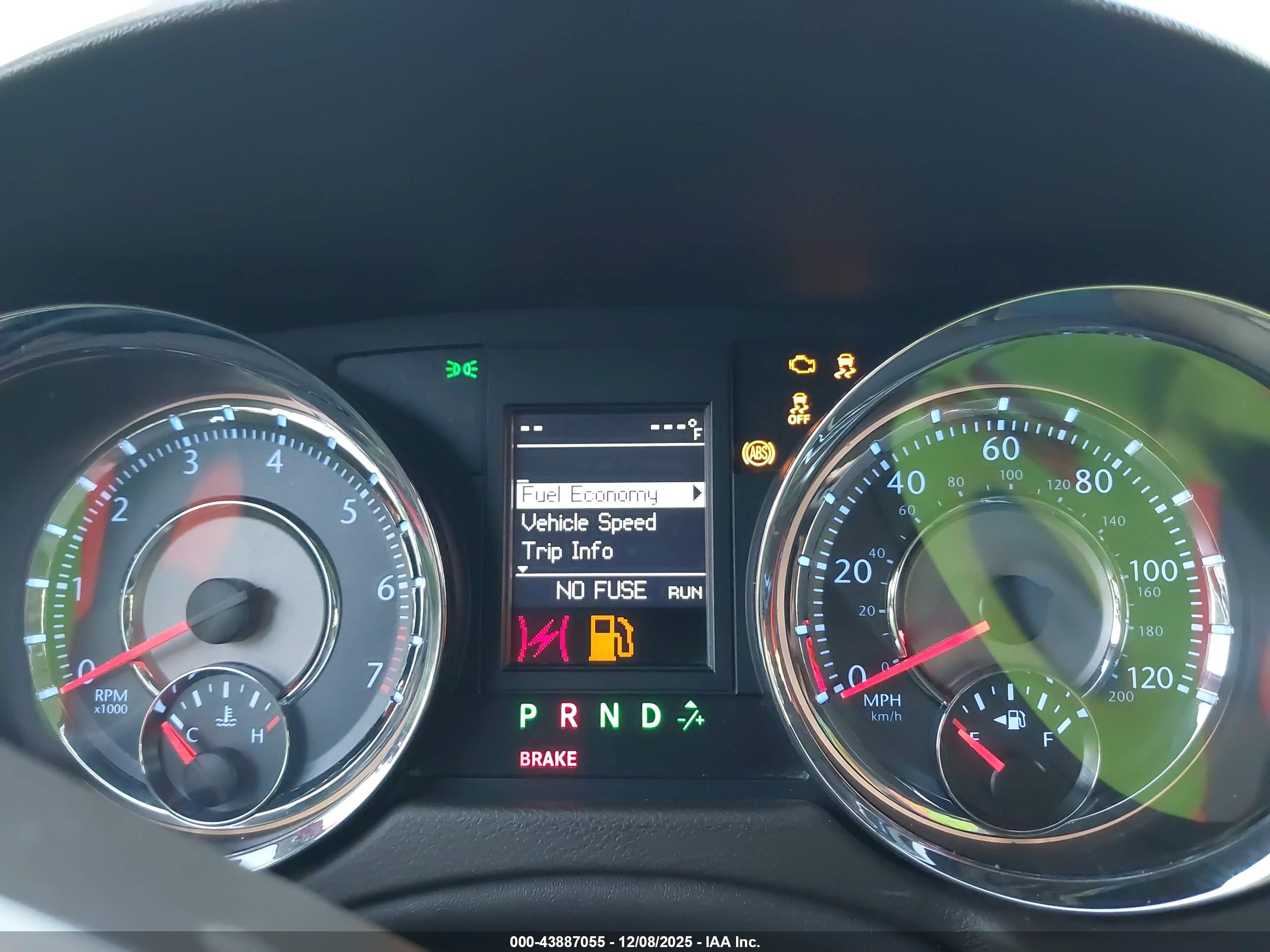 CHRYSLER TOWN image 7