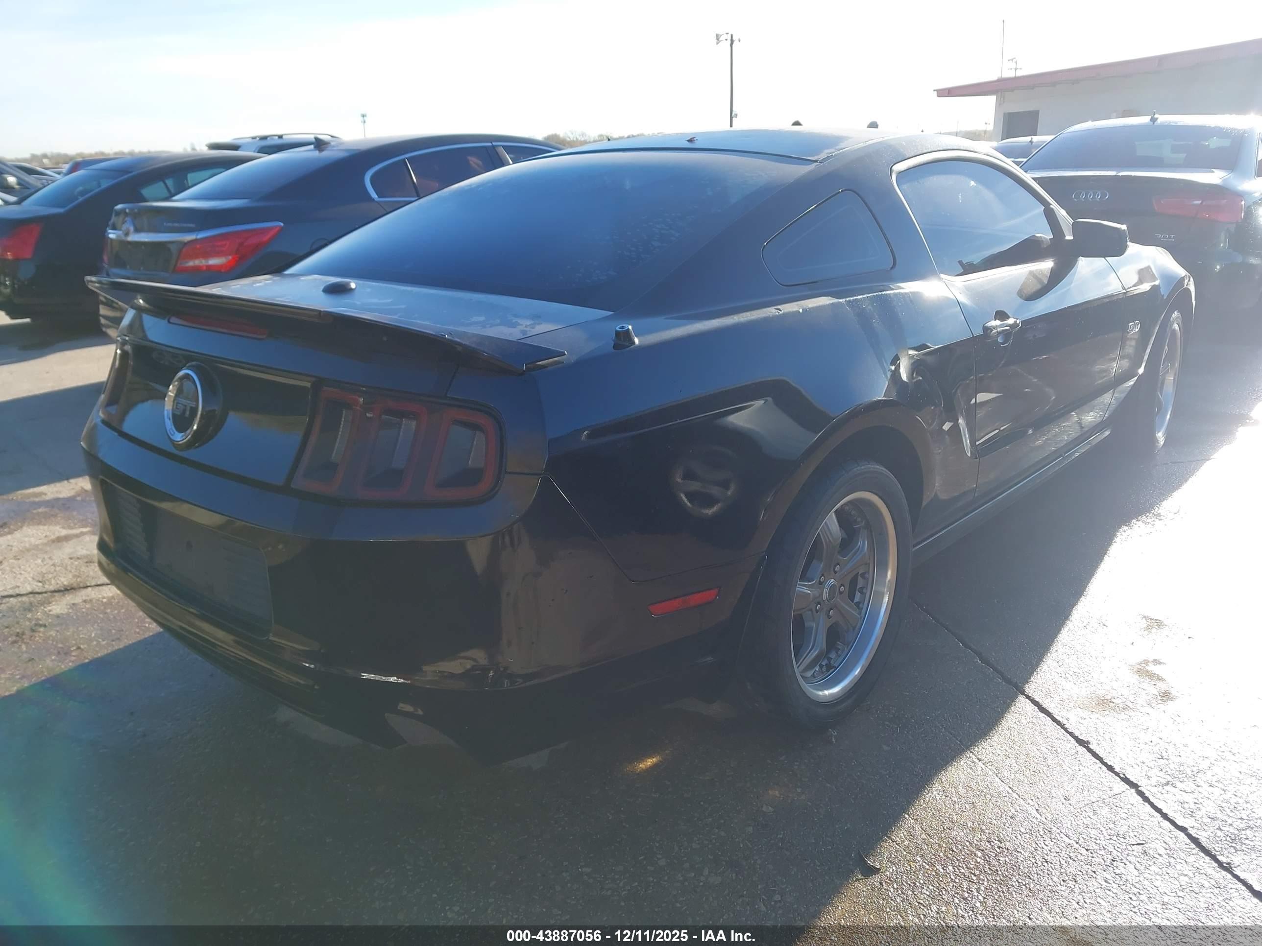 FORD MUSTANG image 4
