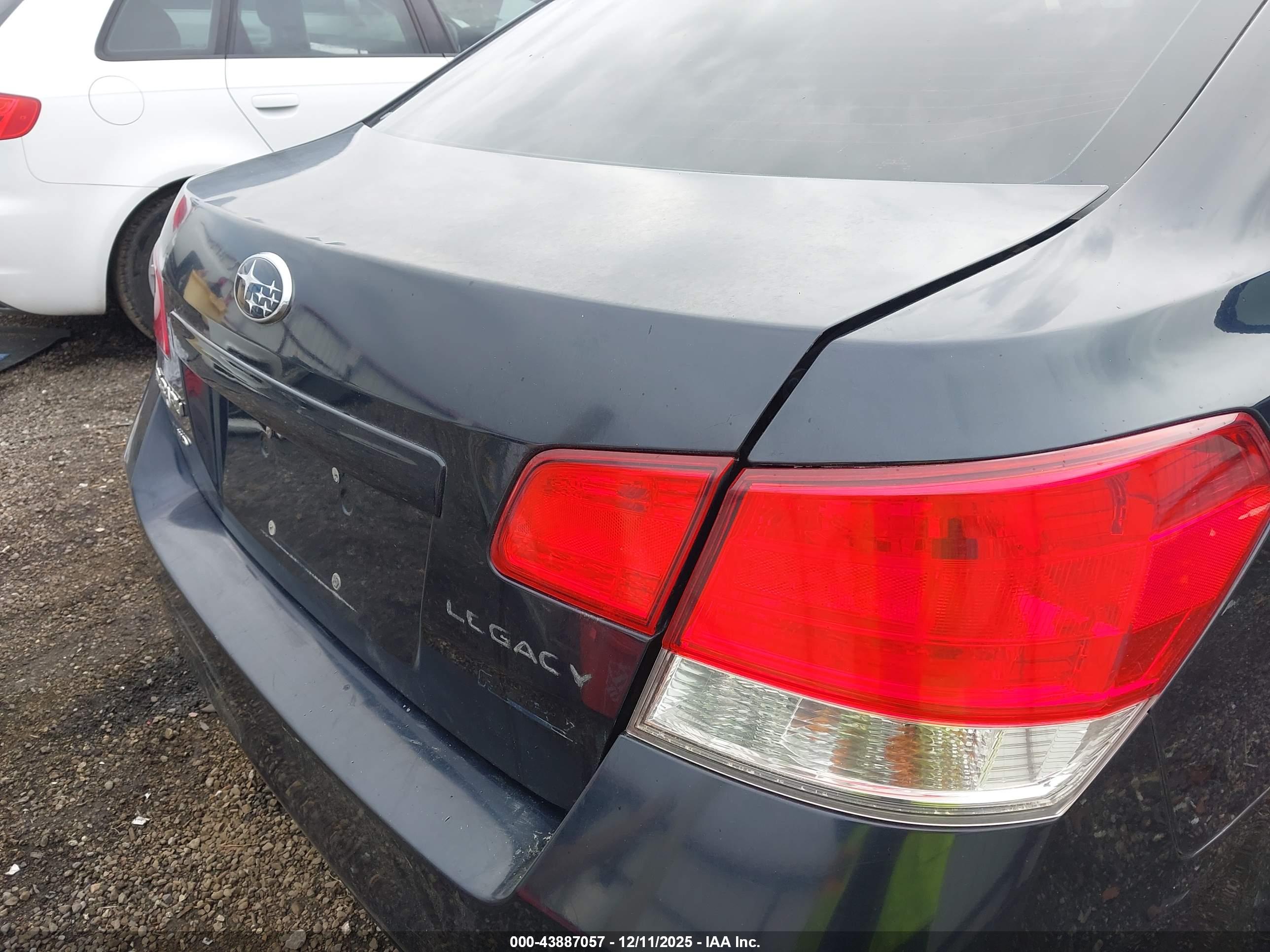 SUBARU LEGACY image 6