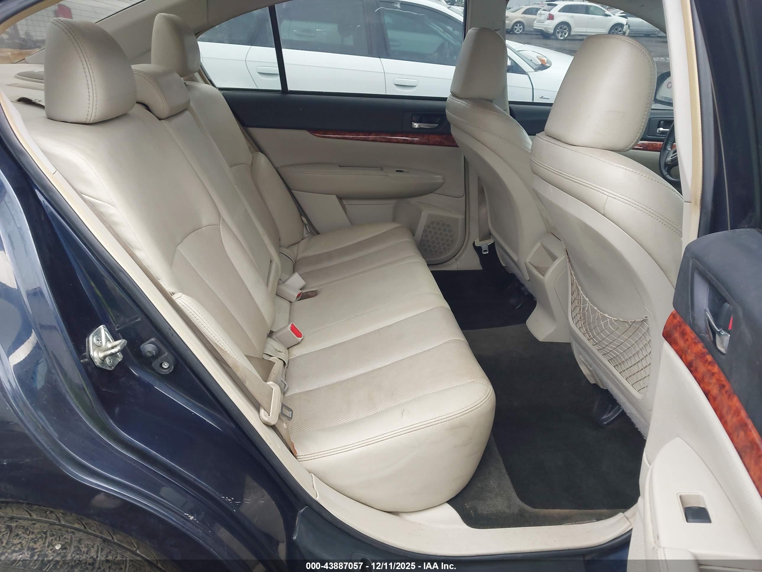 SUBARU LEGACY image 8