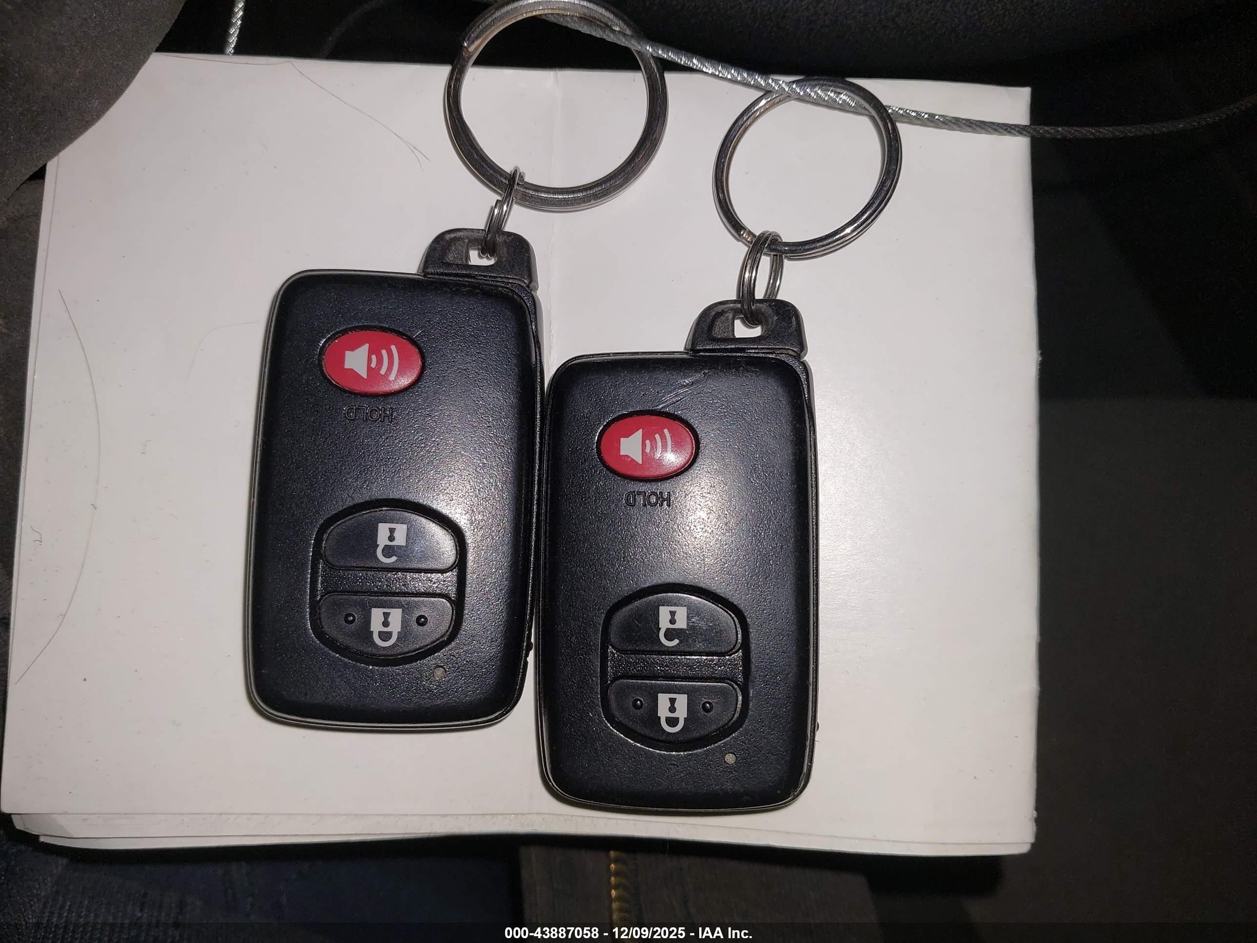 TOYOTA PRIUS image 11