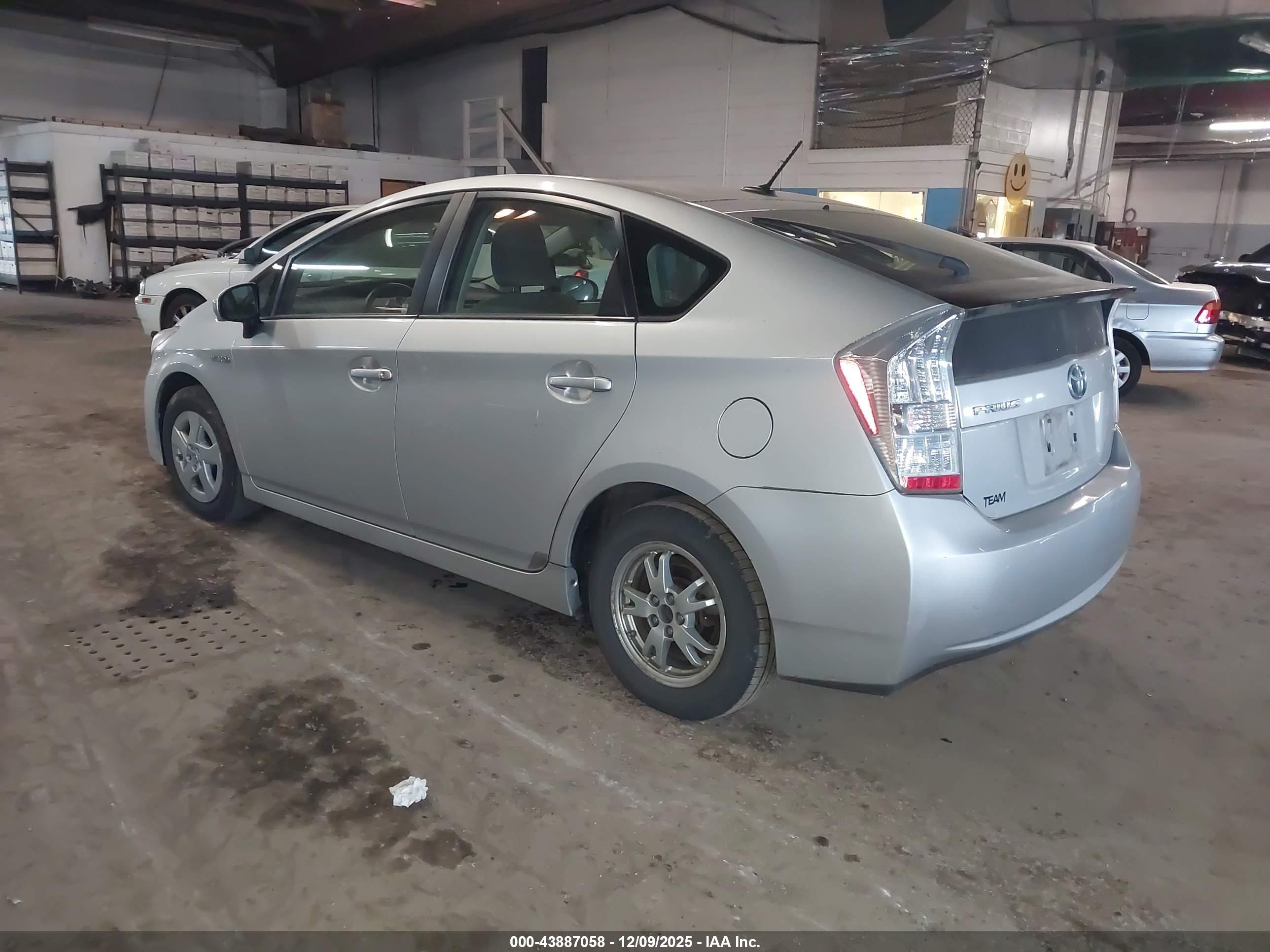 TOYOTA PRIUS image 3