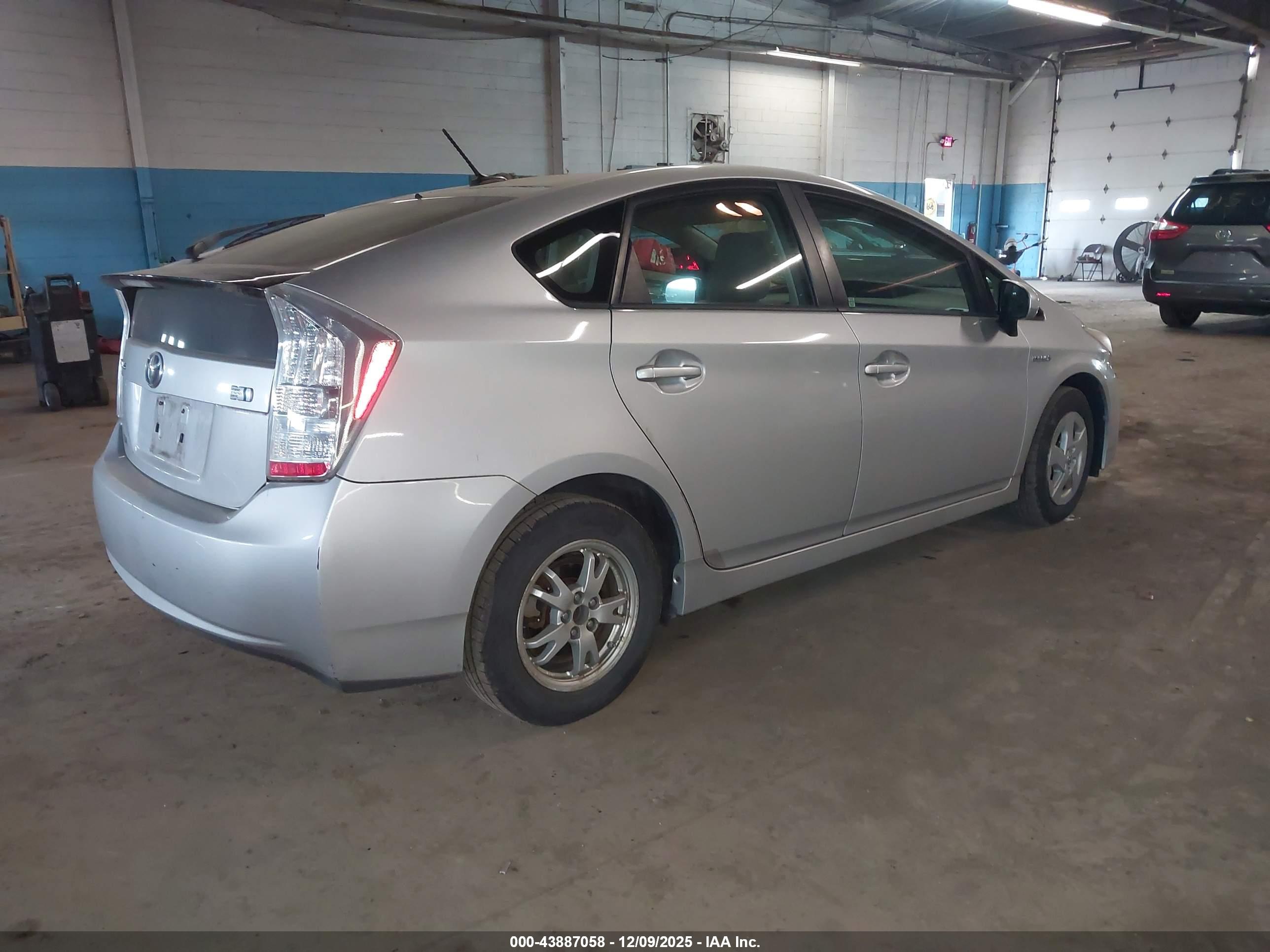 TOYOTA PRIUS image 4