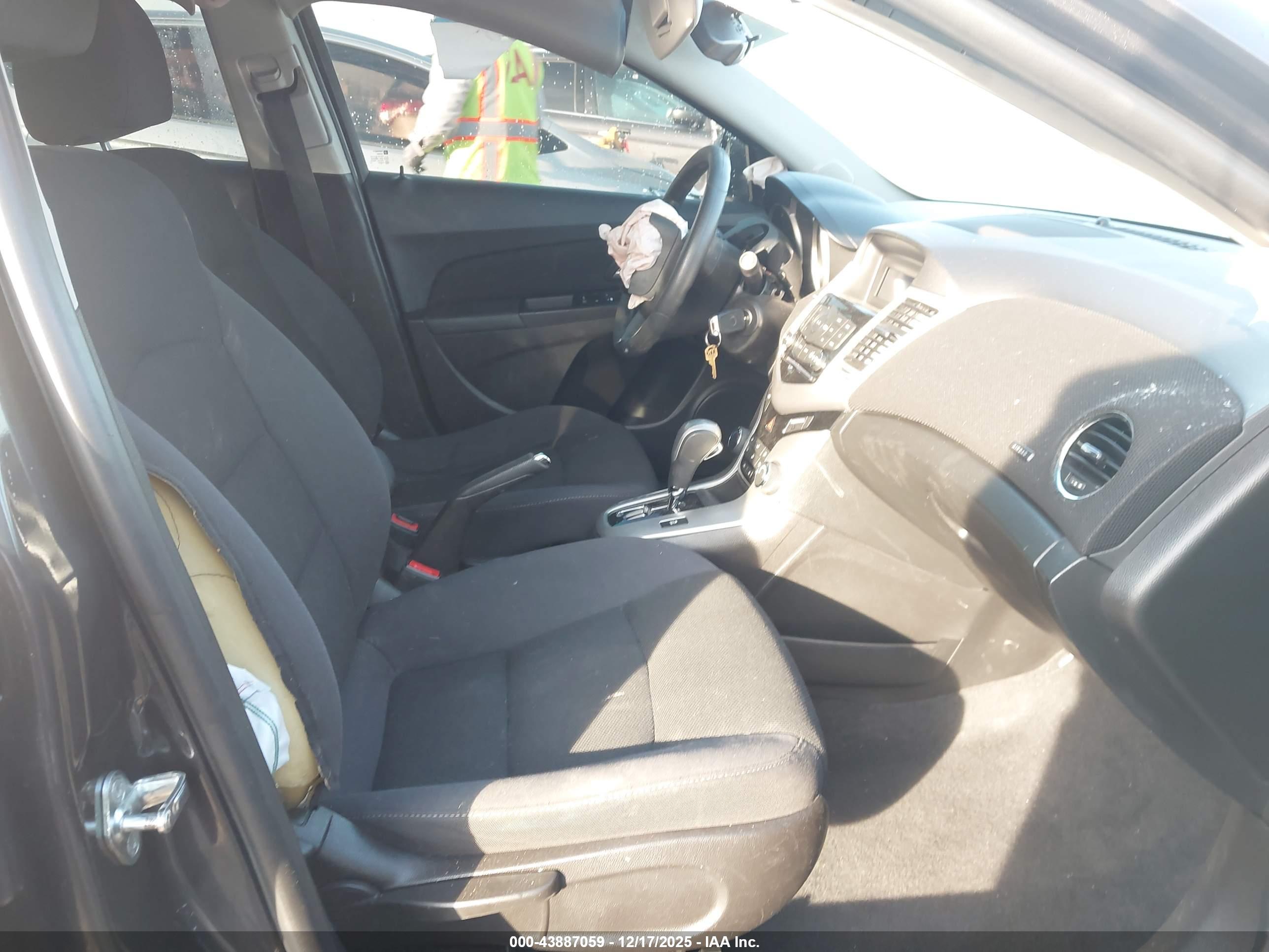 CHEVROLET CRUZE image 5