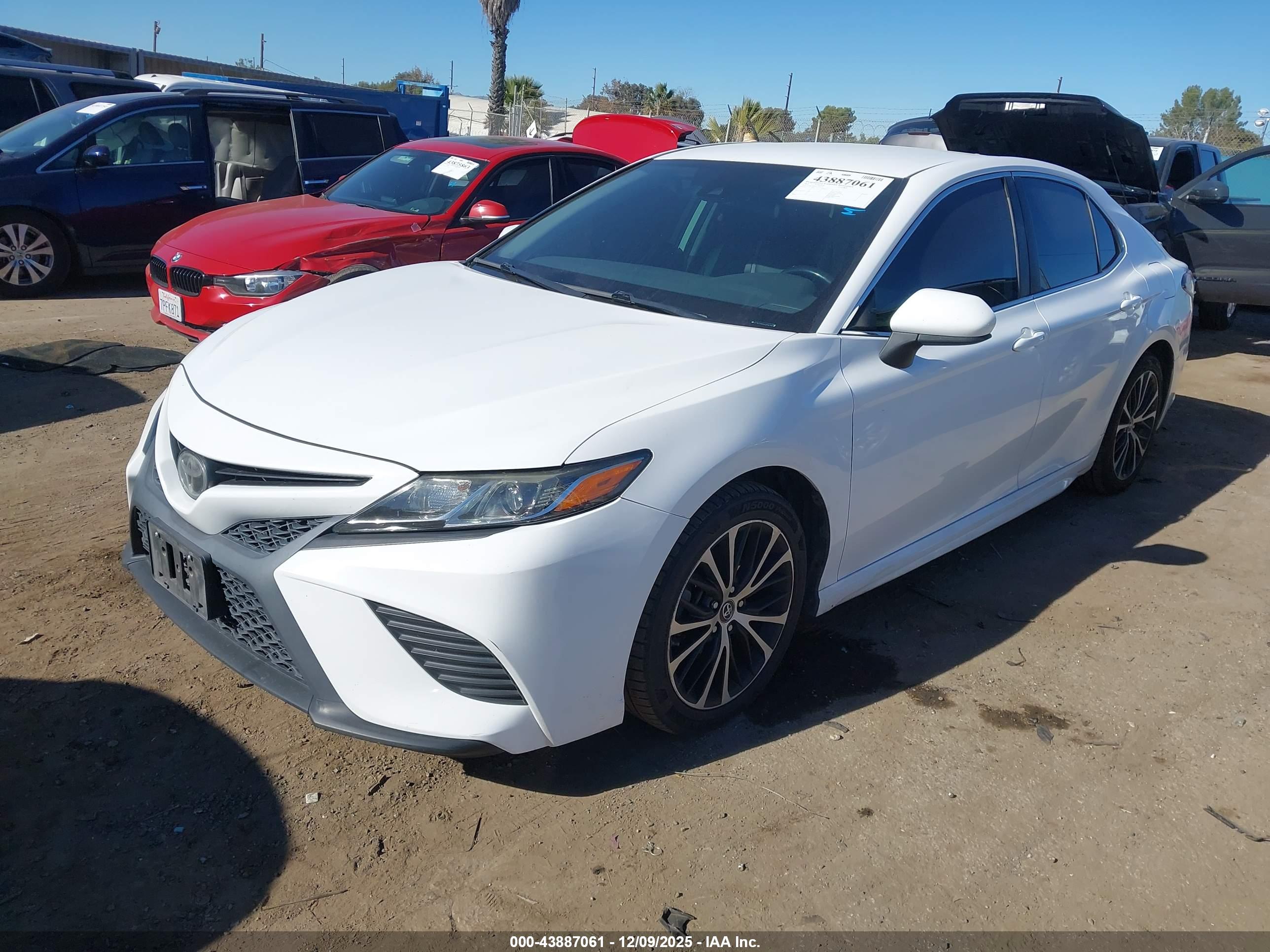 TOYOTA CAMRY image 2