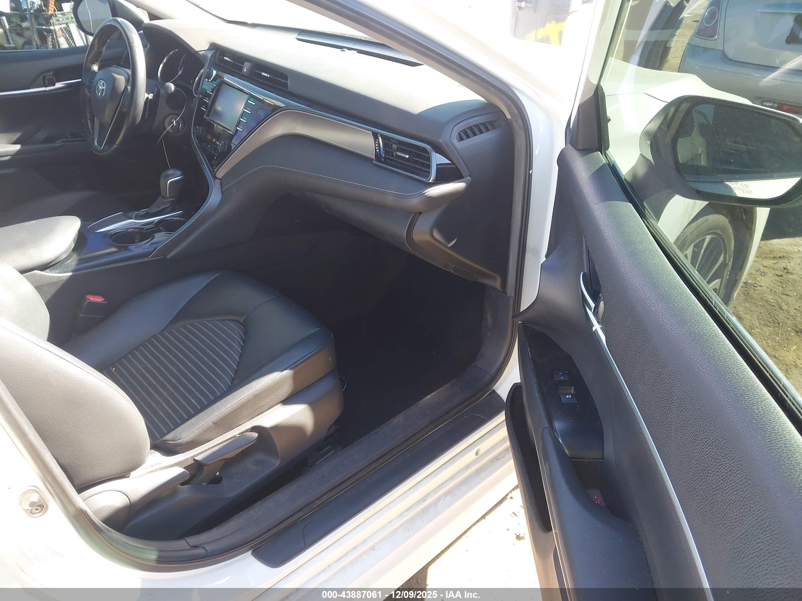 TOYOTA CAMRY image 5