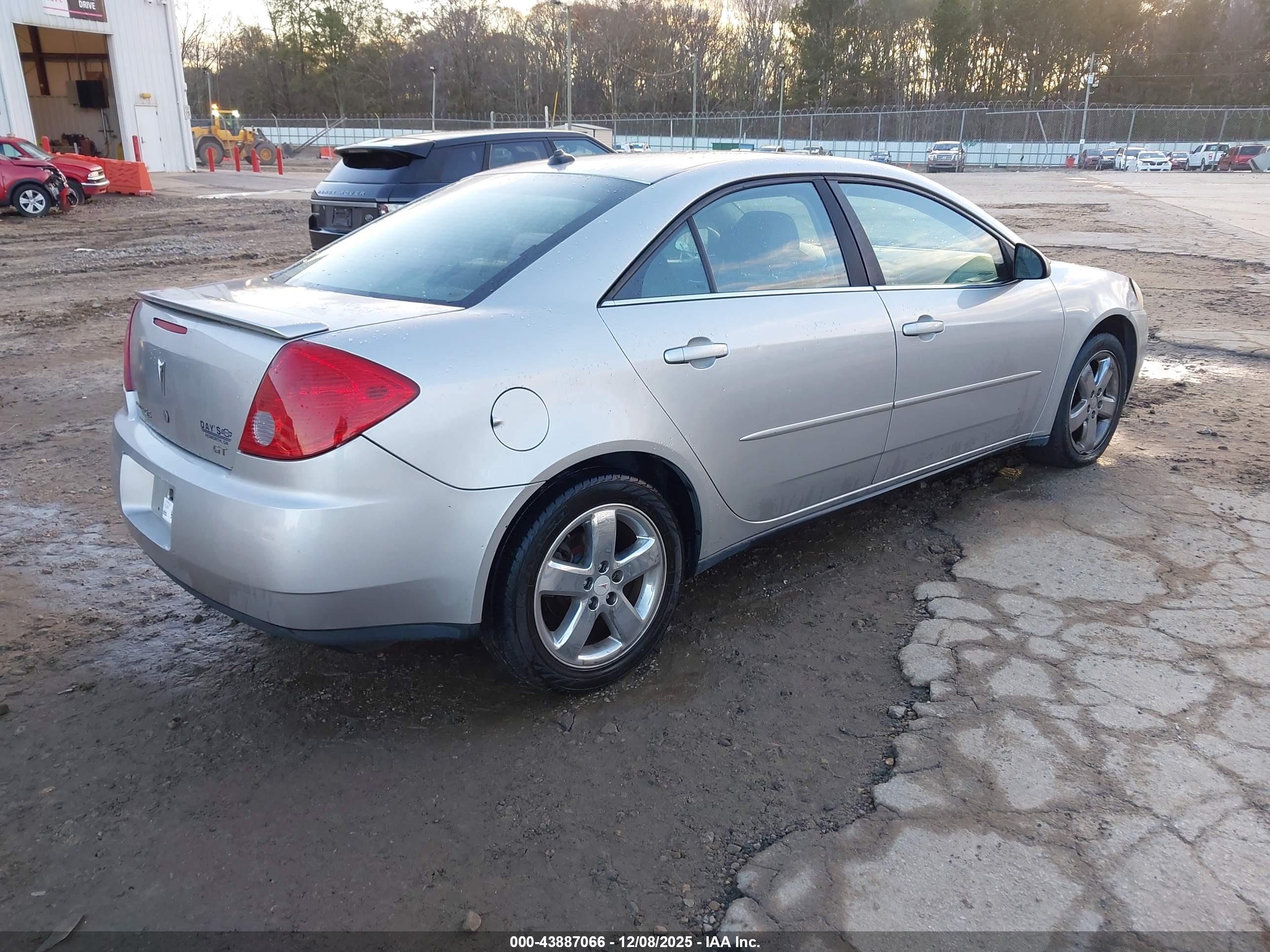 PONTIAC G6 image 4