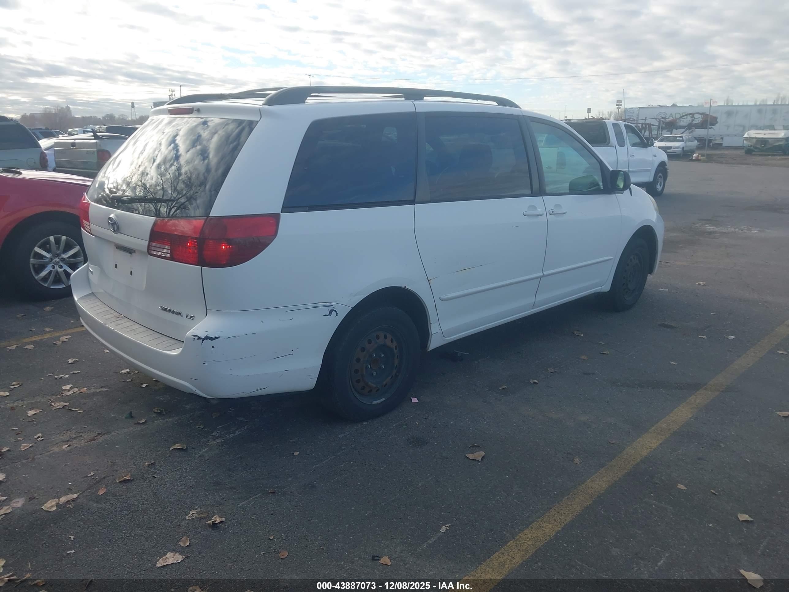 TOYOTA SIENNA image 4