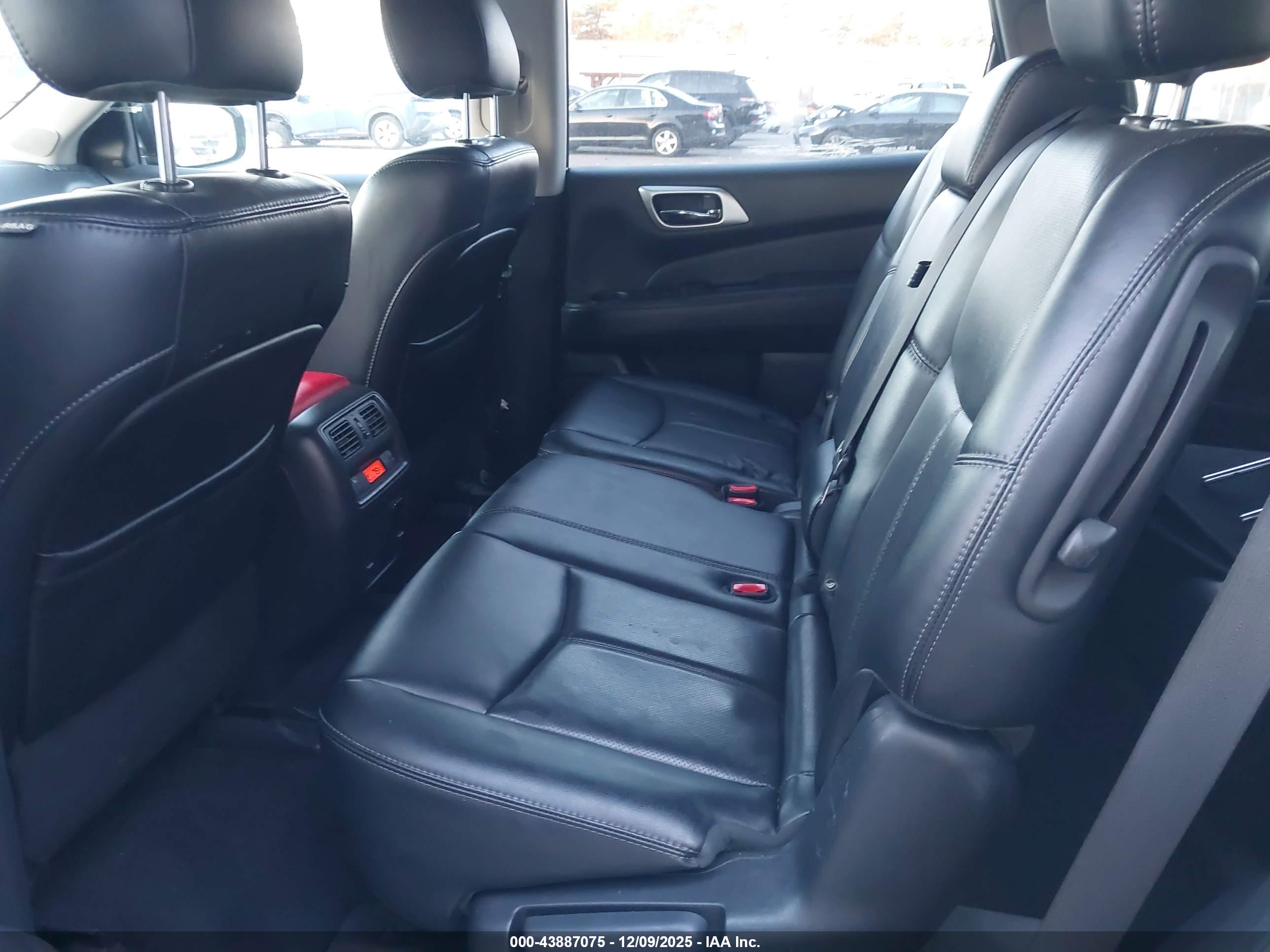 NISSAN PATHFINDER image 8