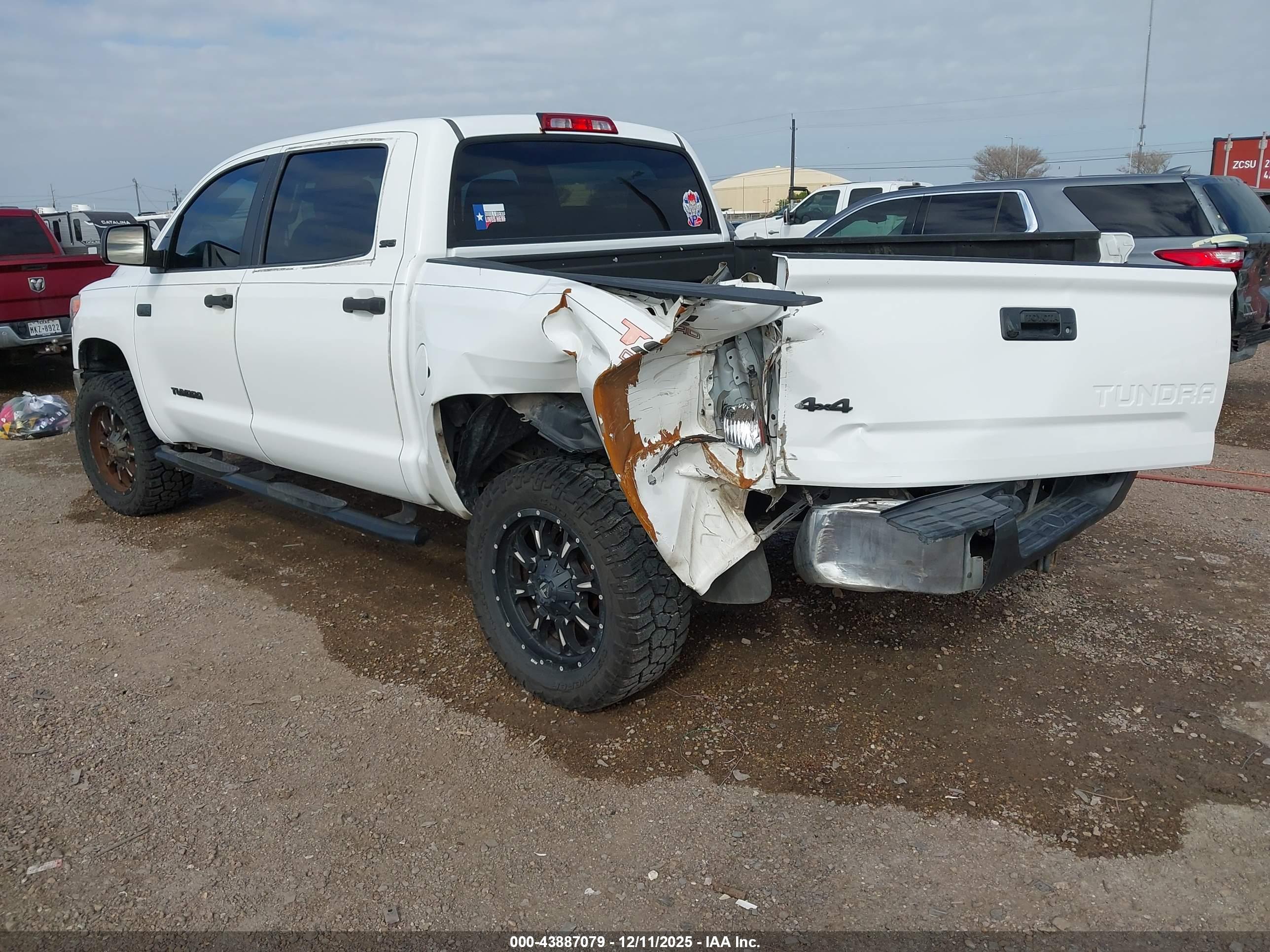 TOYOTA TUNDRA image 3