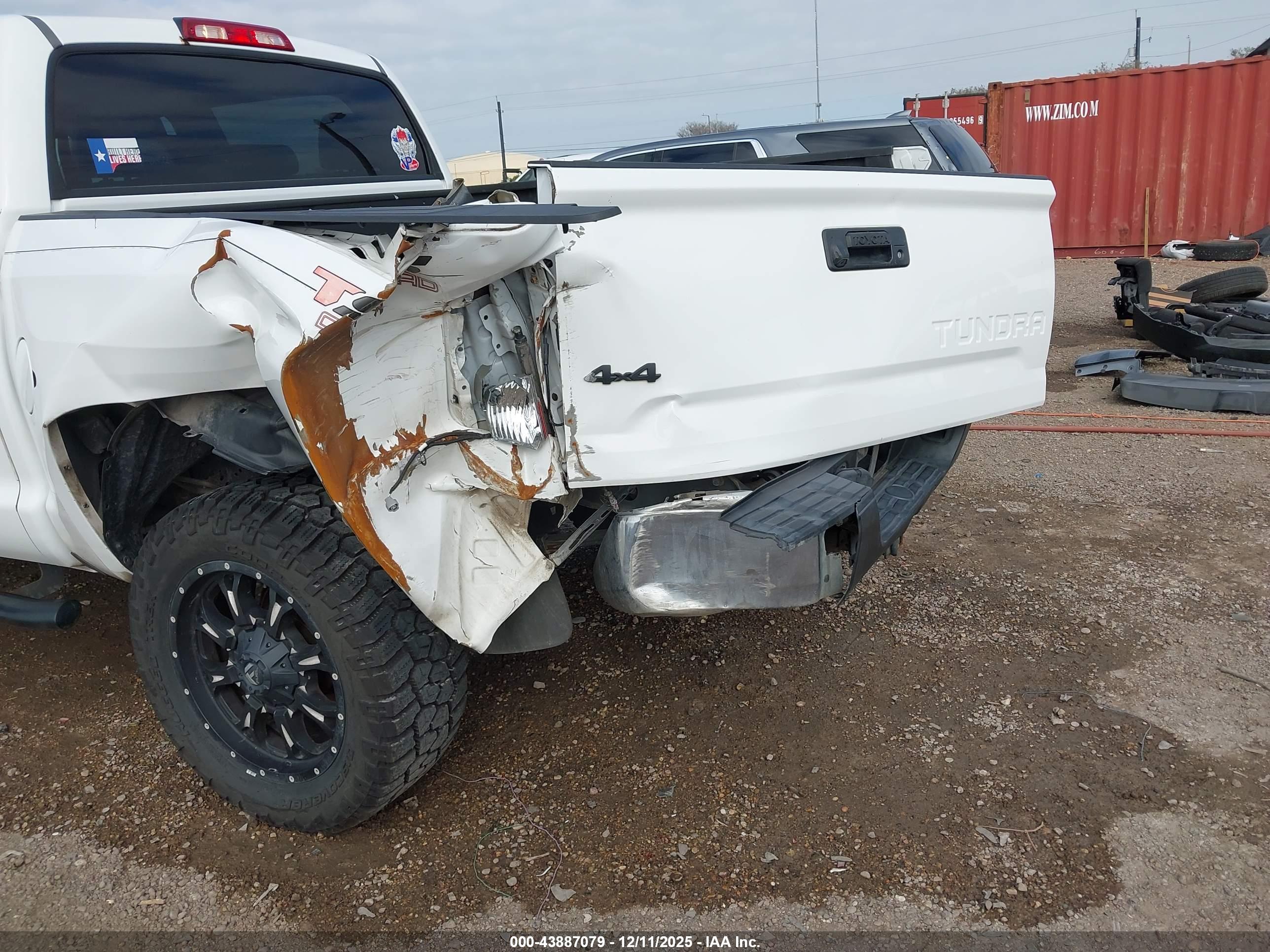 TOYOTA TUNDRA image 6