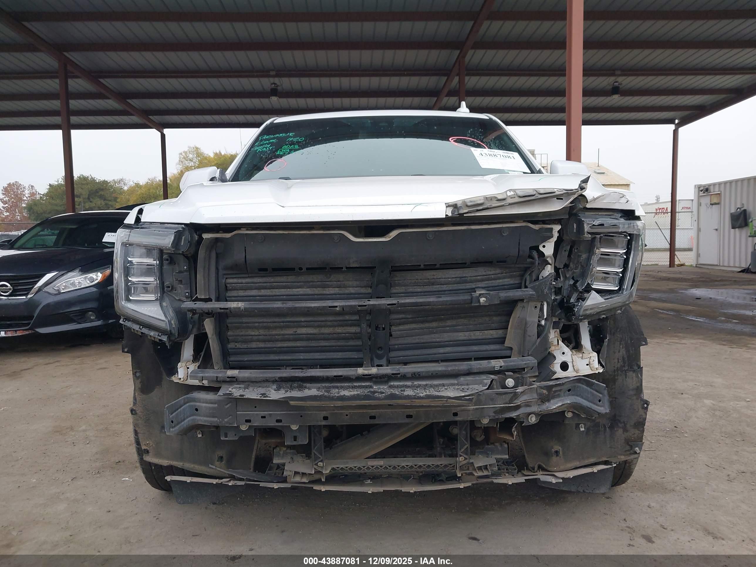 GMC YUKON image 6