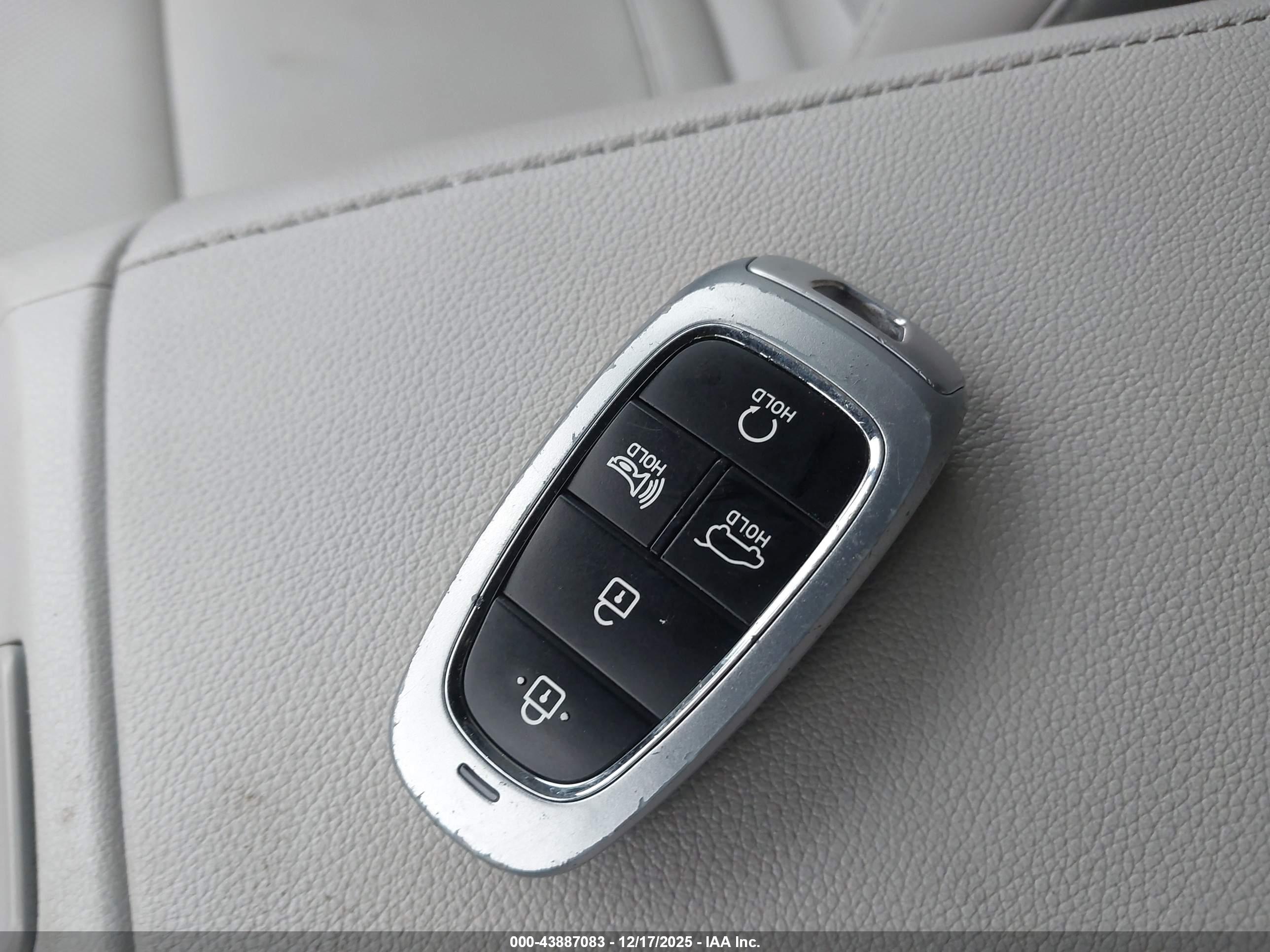 HYUNDAI TUCSON image 11