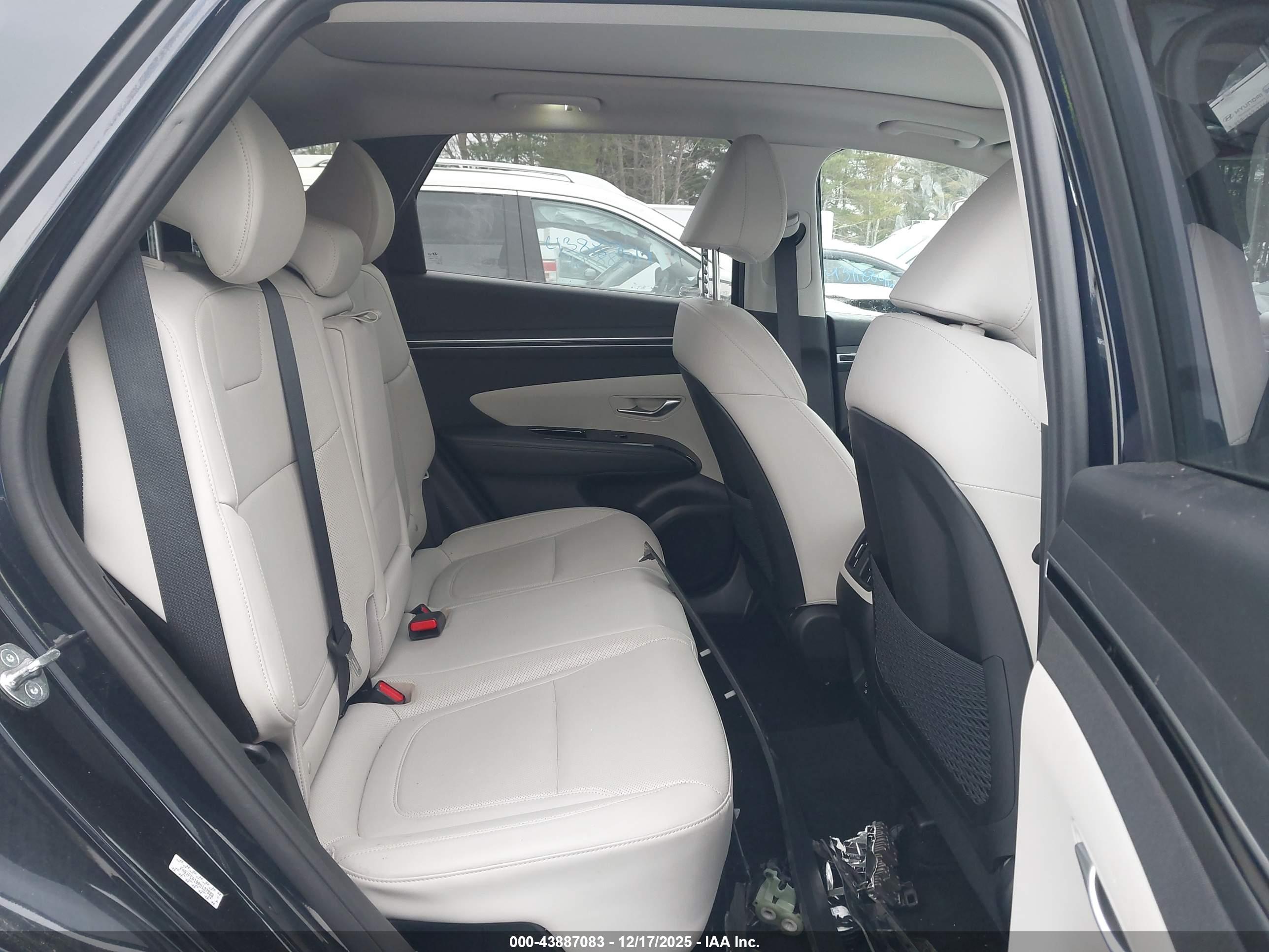 HYUNDAI TUCSON image 8