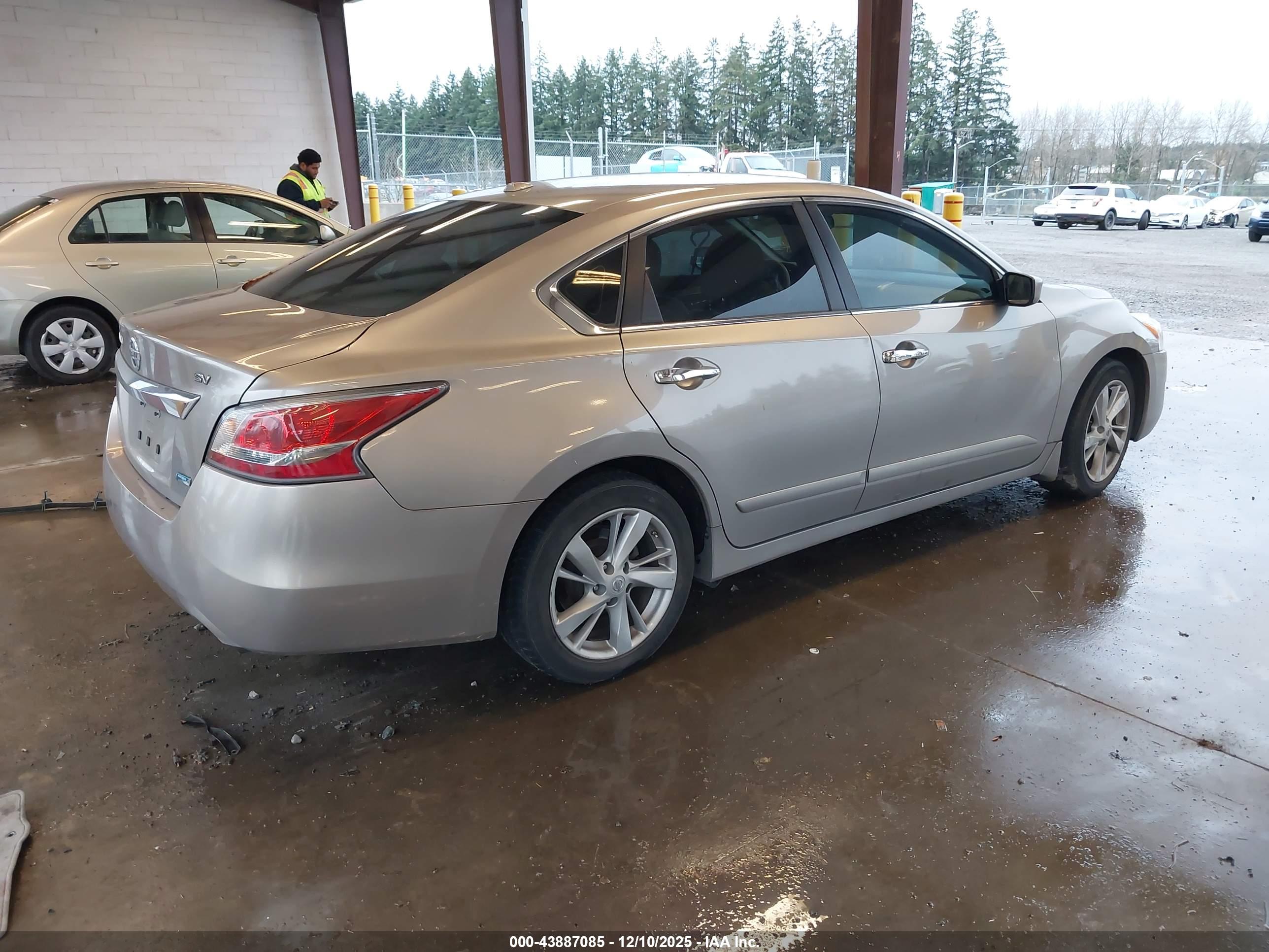 NISSAN ALTIMA image 4