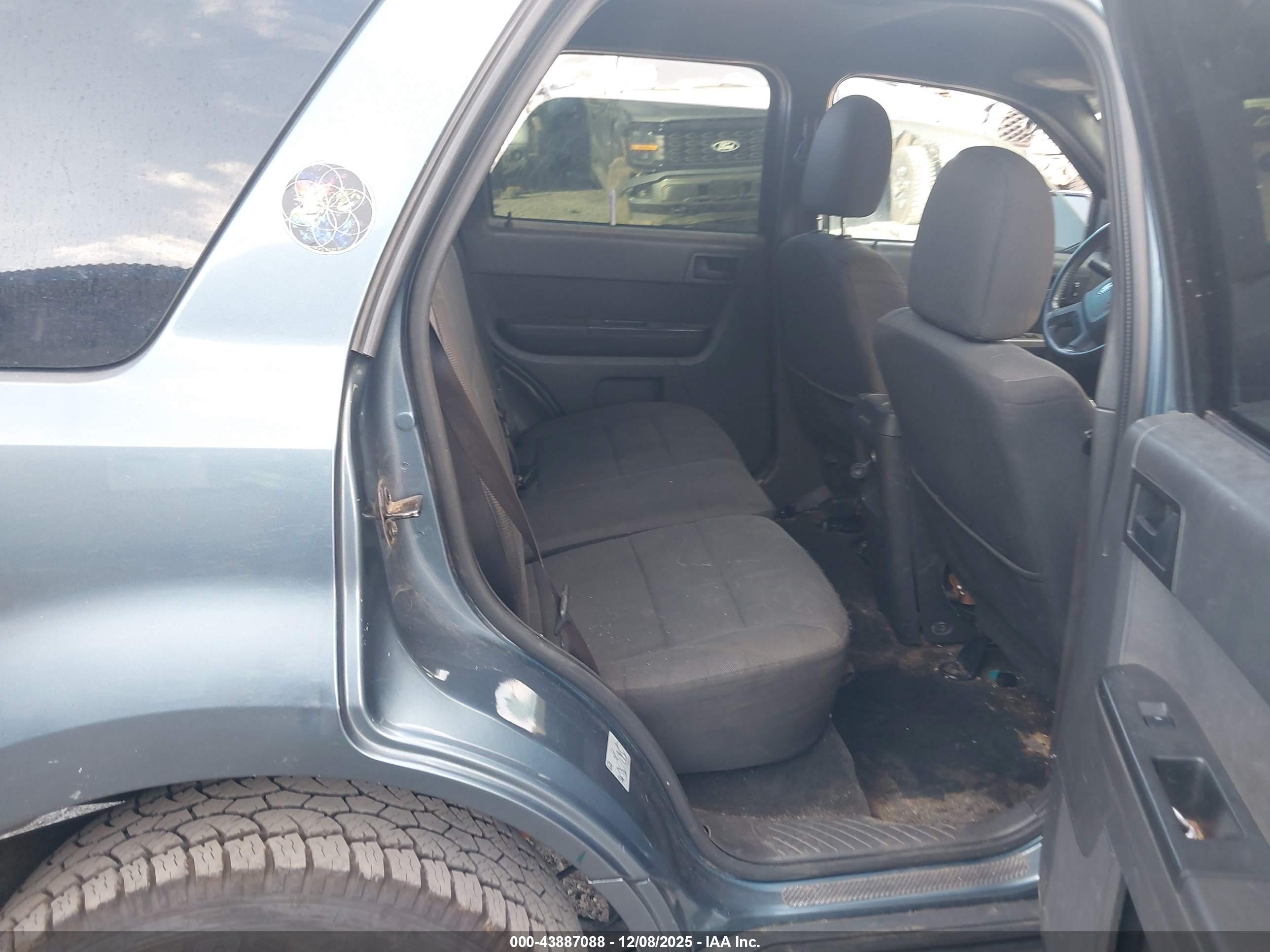FORD ESCAPE image 8