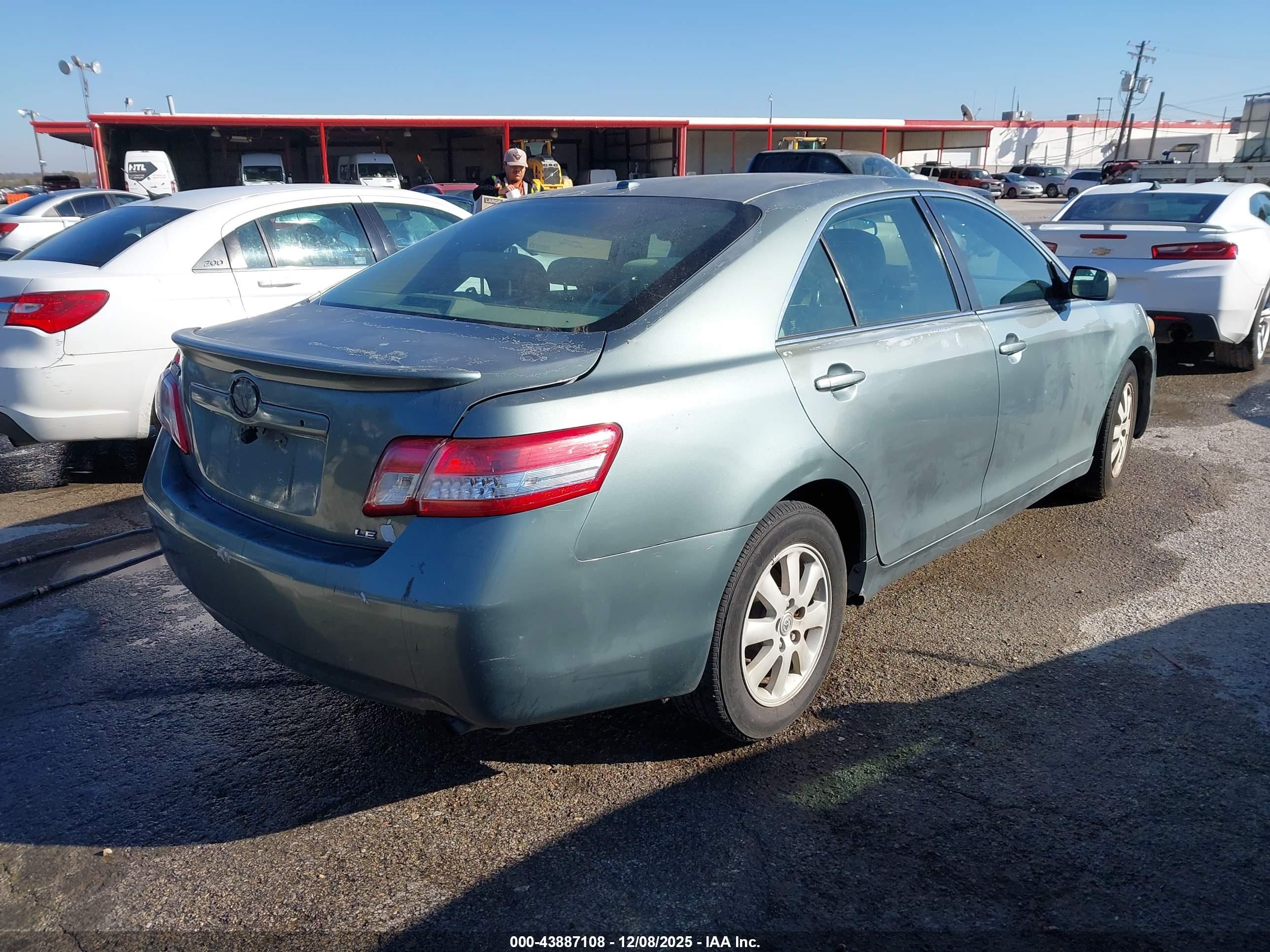 TOYOTA CAMRY image 4