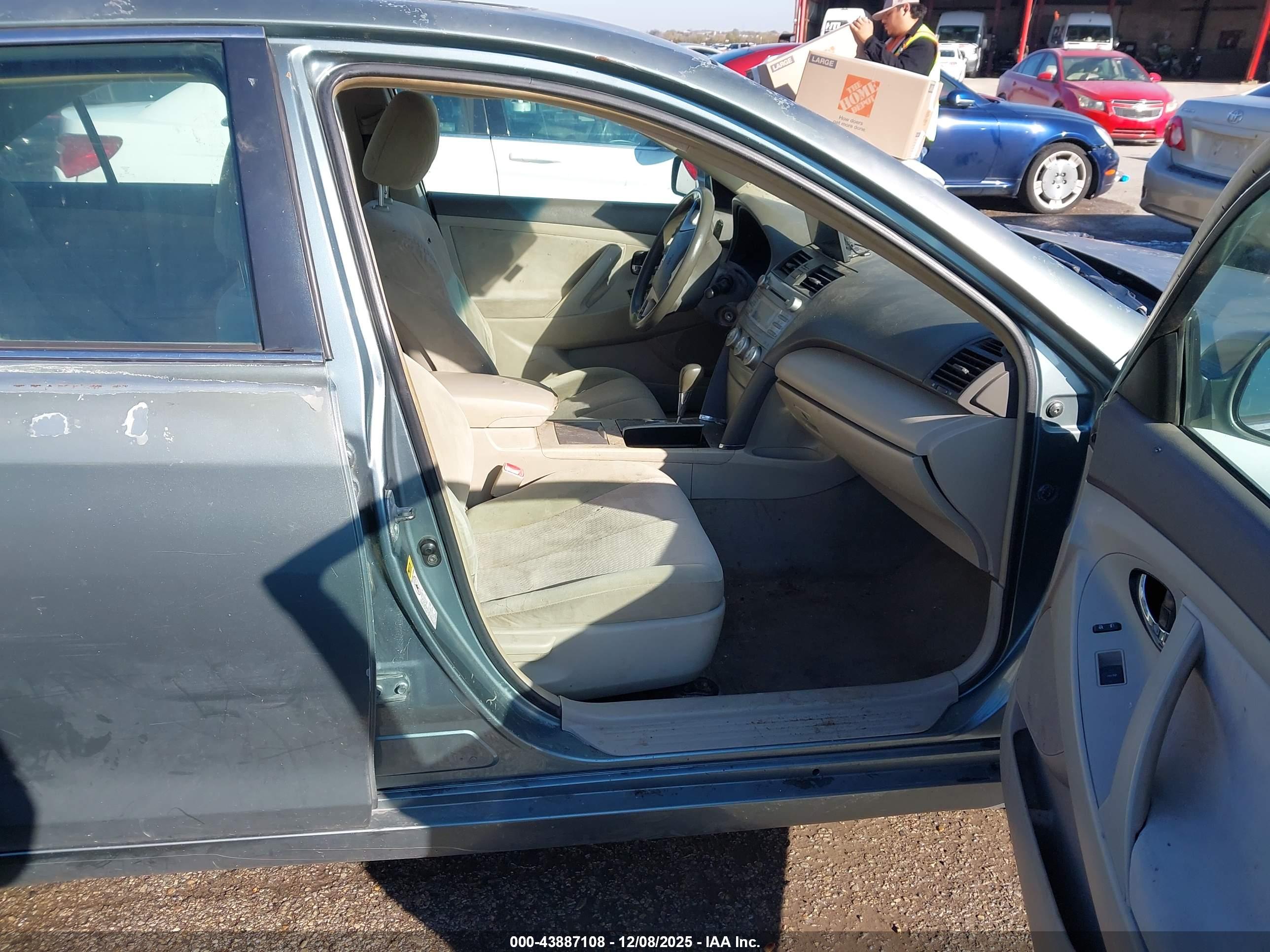 TOYOTA CAMRY image 5