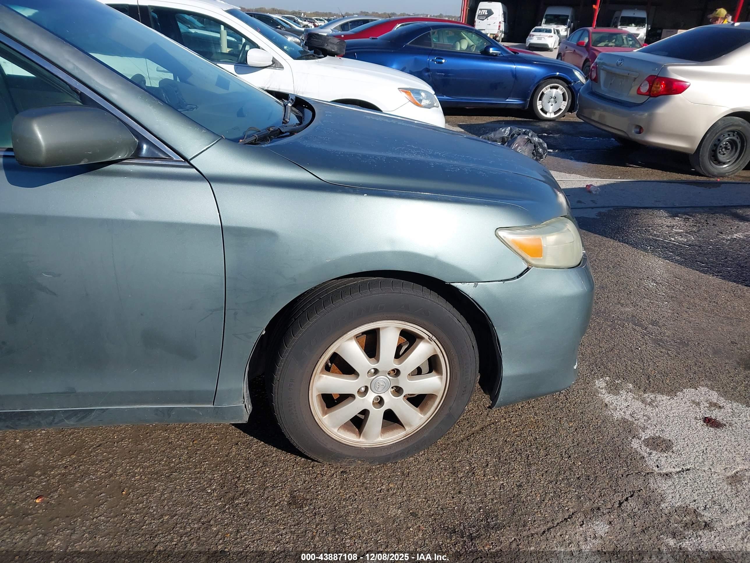 TOYOTA CAMRY image 6