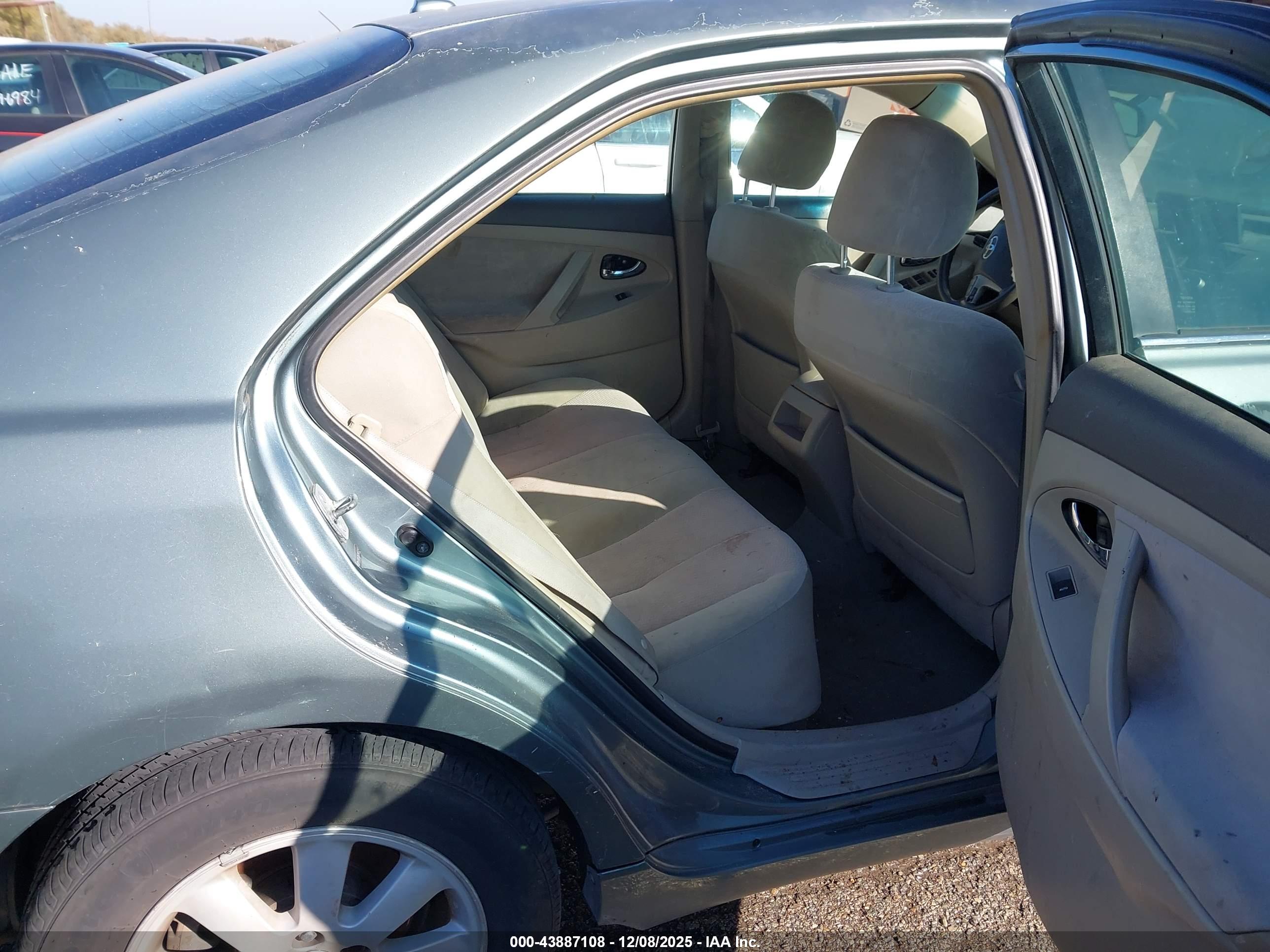 TOYOTA CAMRY image 8