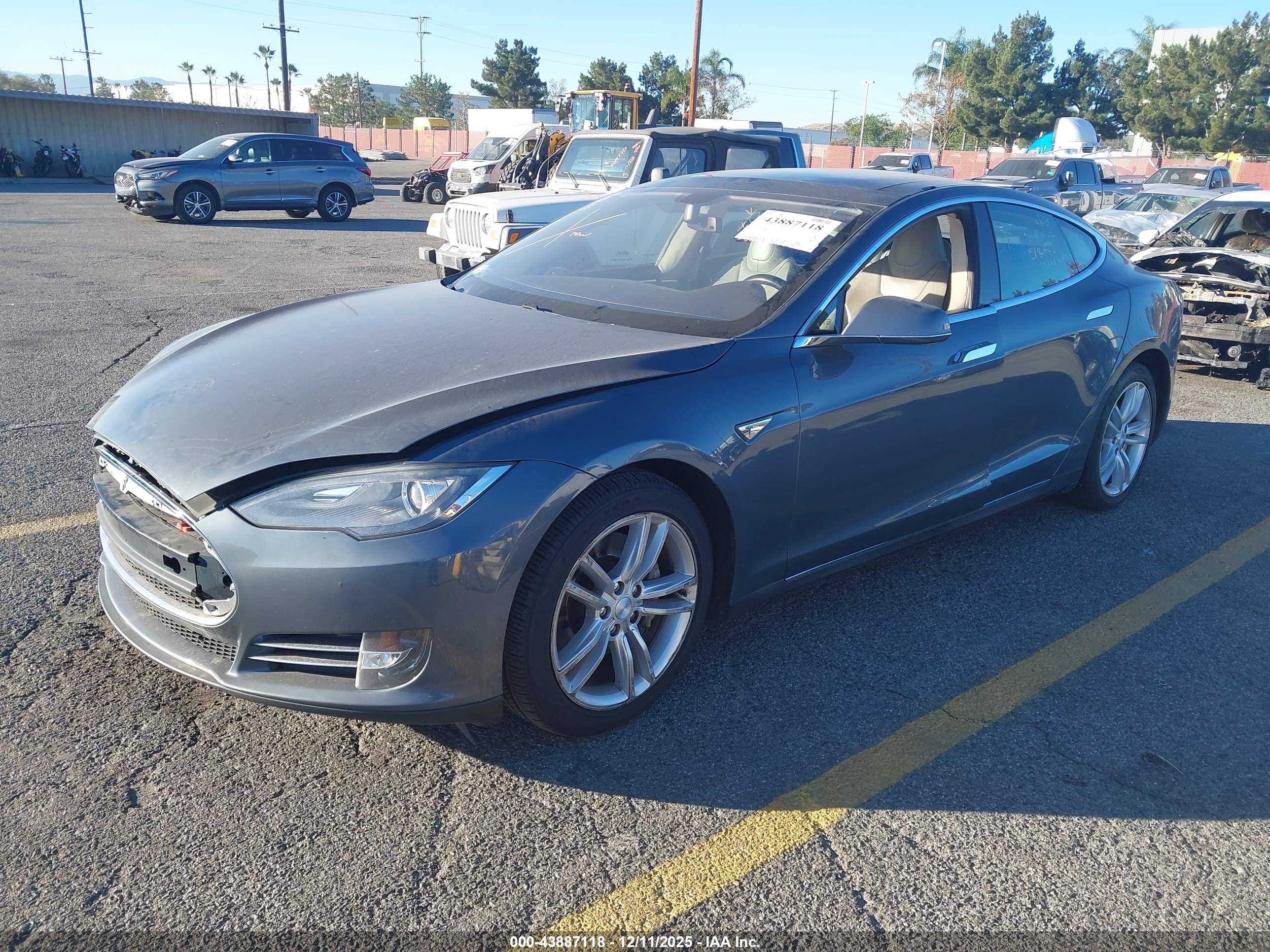 TESLA MODEL image 2