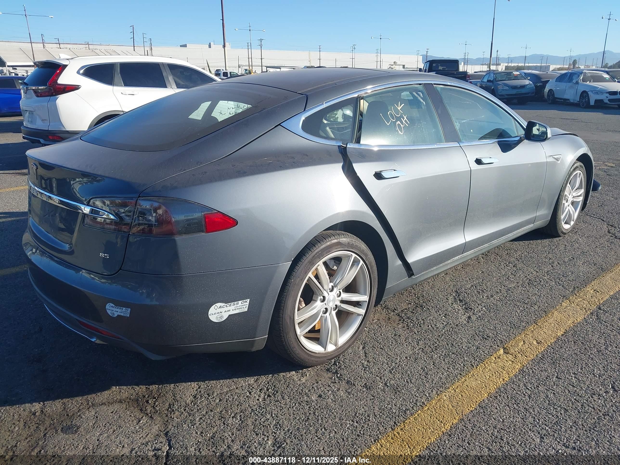 TESLA MODEL image 4