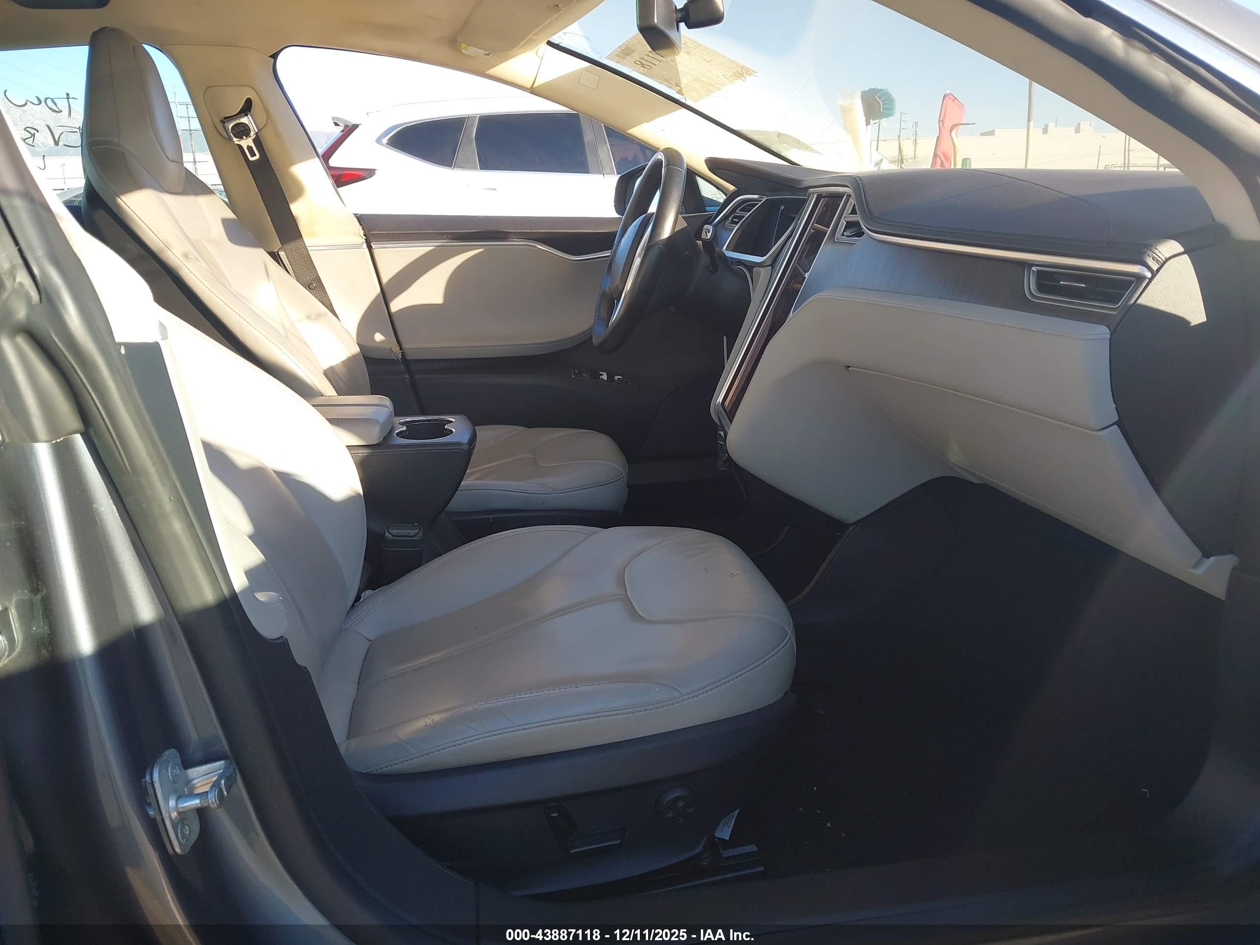 TESLA MODEL image 5