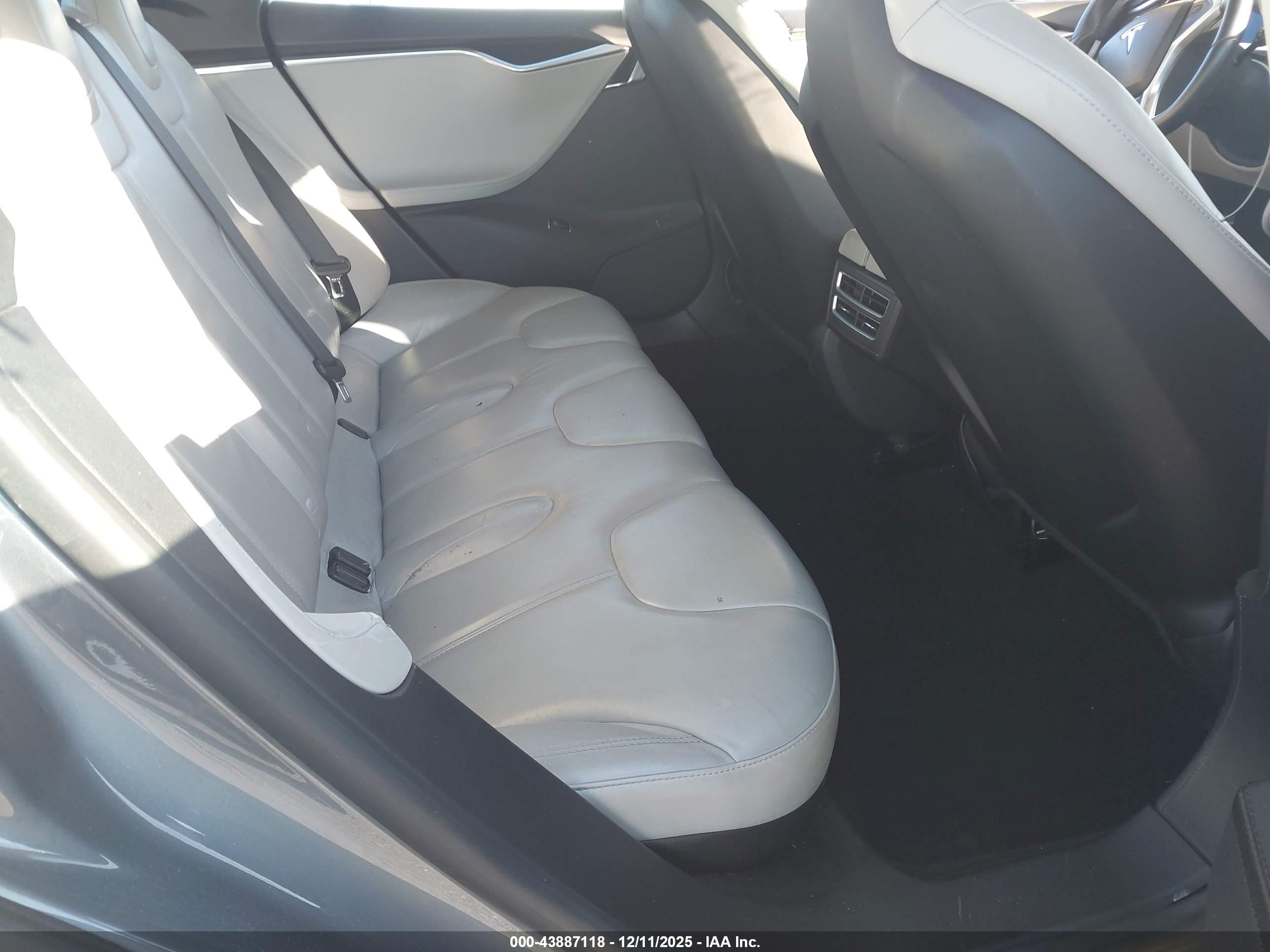 TESLA MODEL image 8