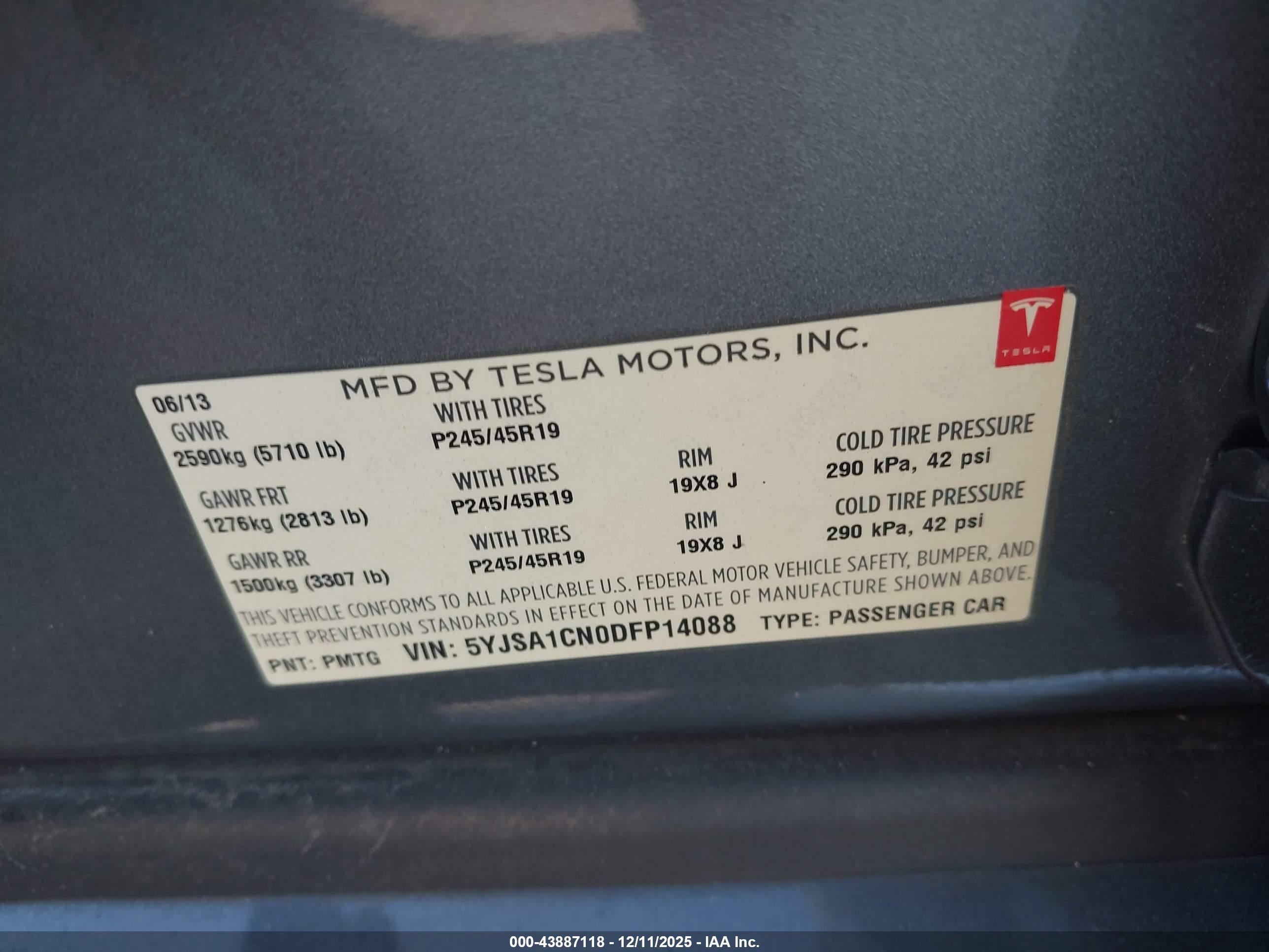 TESLA MODEL image 9