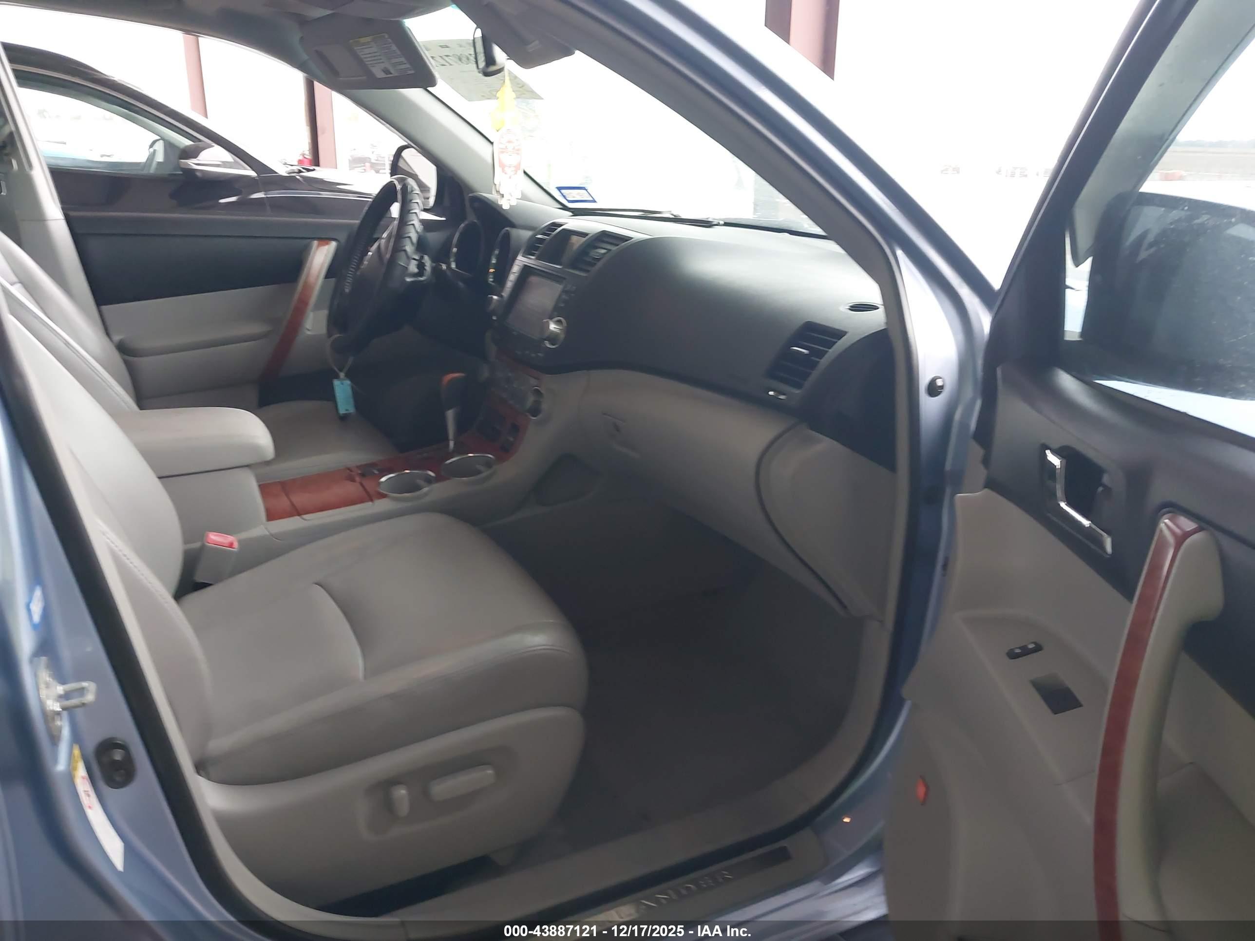 TOYOTA HIGHLANDER image 5