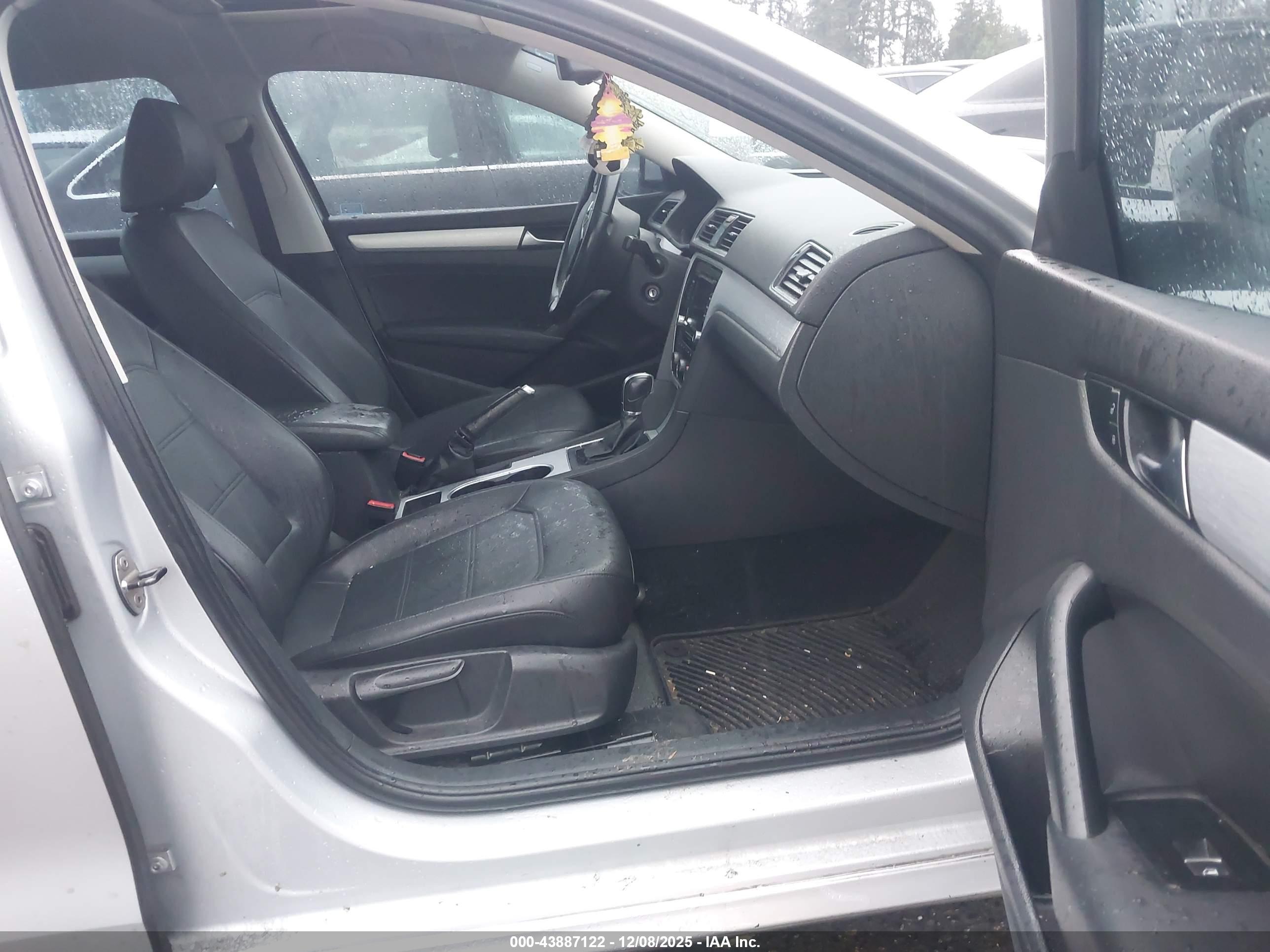 VOLKSWAGEN PASSAT image 5