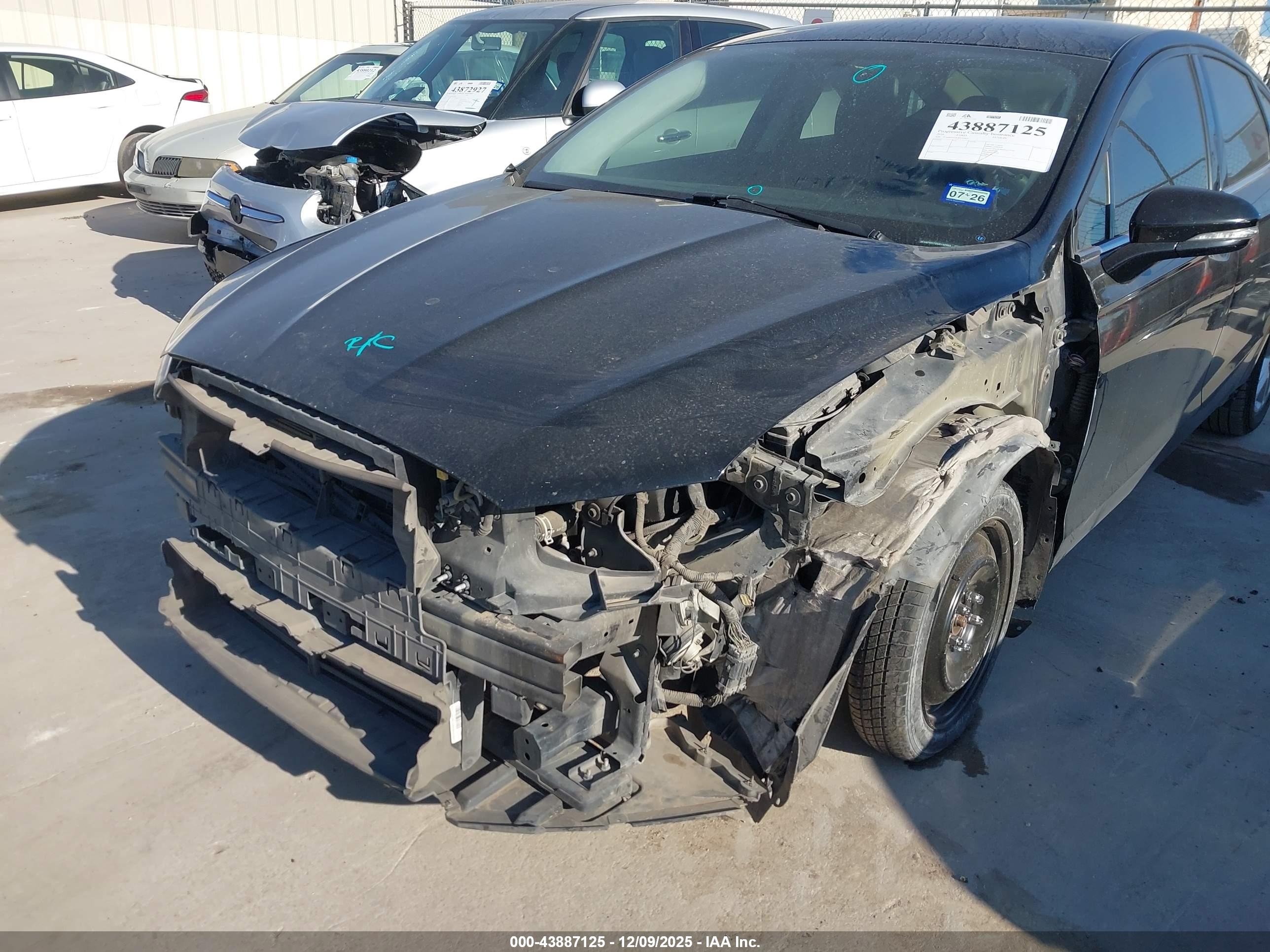 FORD FUSION image 6